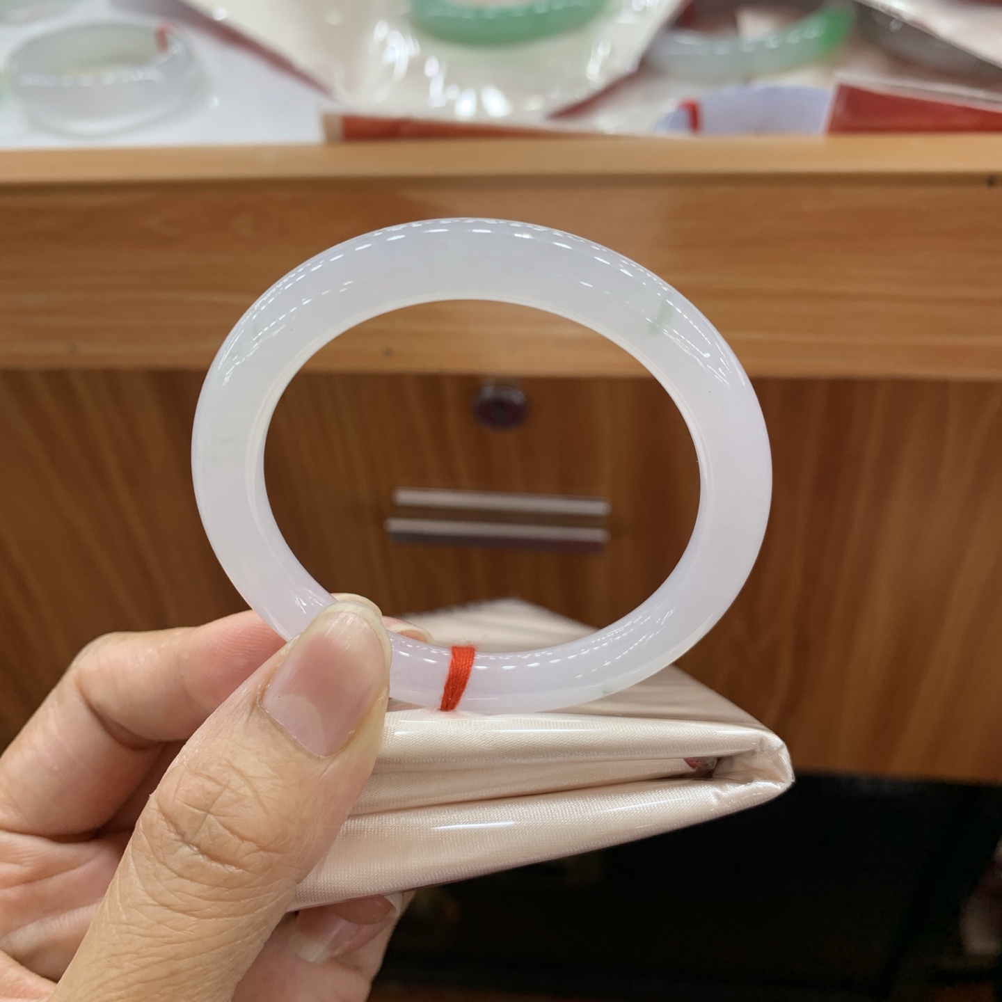 052005XY 飘花圆条翡翠手镯 50.8-7.9