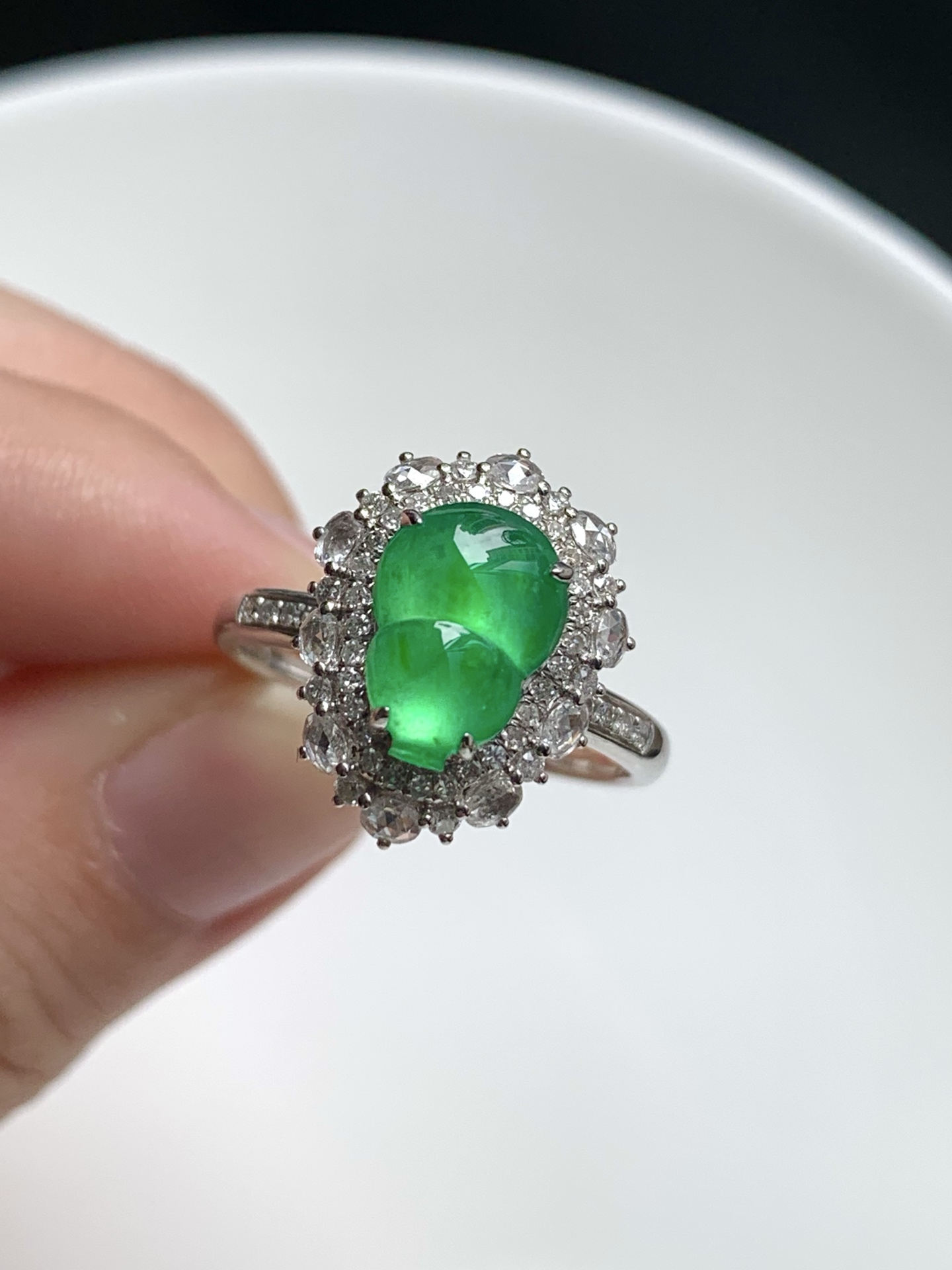 ️【18k金镶嵌葫芦戒指】种老细腻，色阳浓郁起胶尺寸：圈口：14，成品：15.9*12.6*9.4，裸石：9.7*6.9,c82521