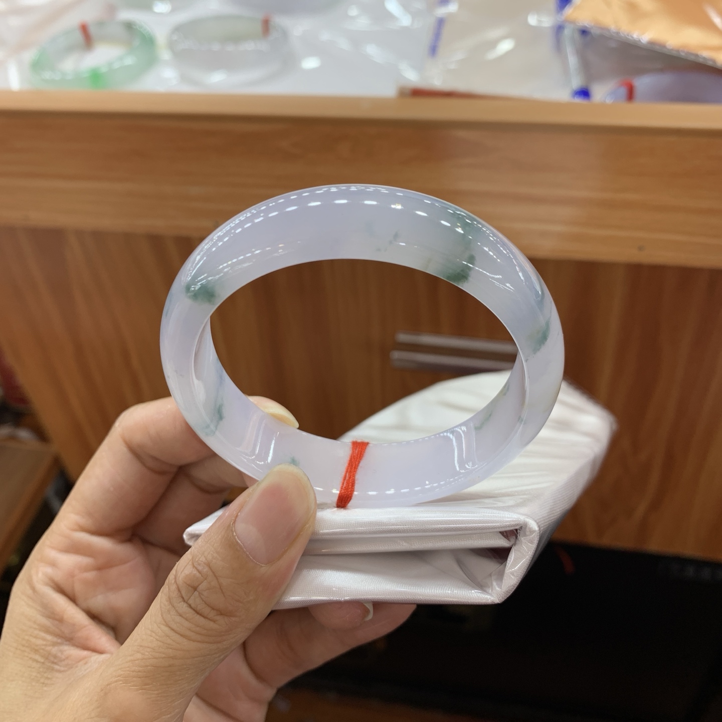 052020GX 飘花正圈翡翠手镯 57.8-15.2-7.5