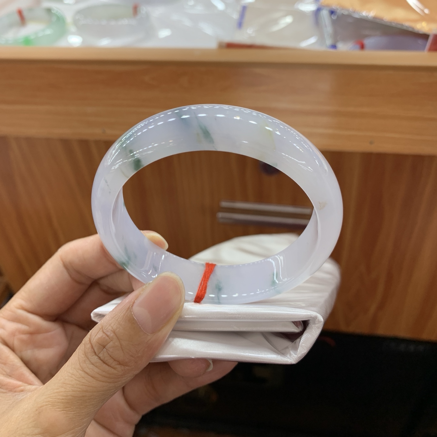 052020GX 飘花正圈翡翠手镯 57.8-15.2-7.5
