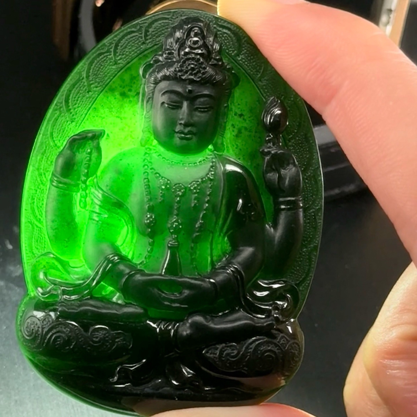 精品墨翠观音 种好色正 黑度极好 打灯通透 油性十足 厚桩大气 尺寸56.6
