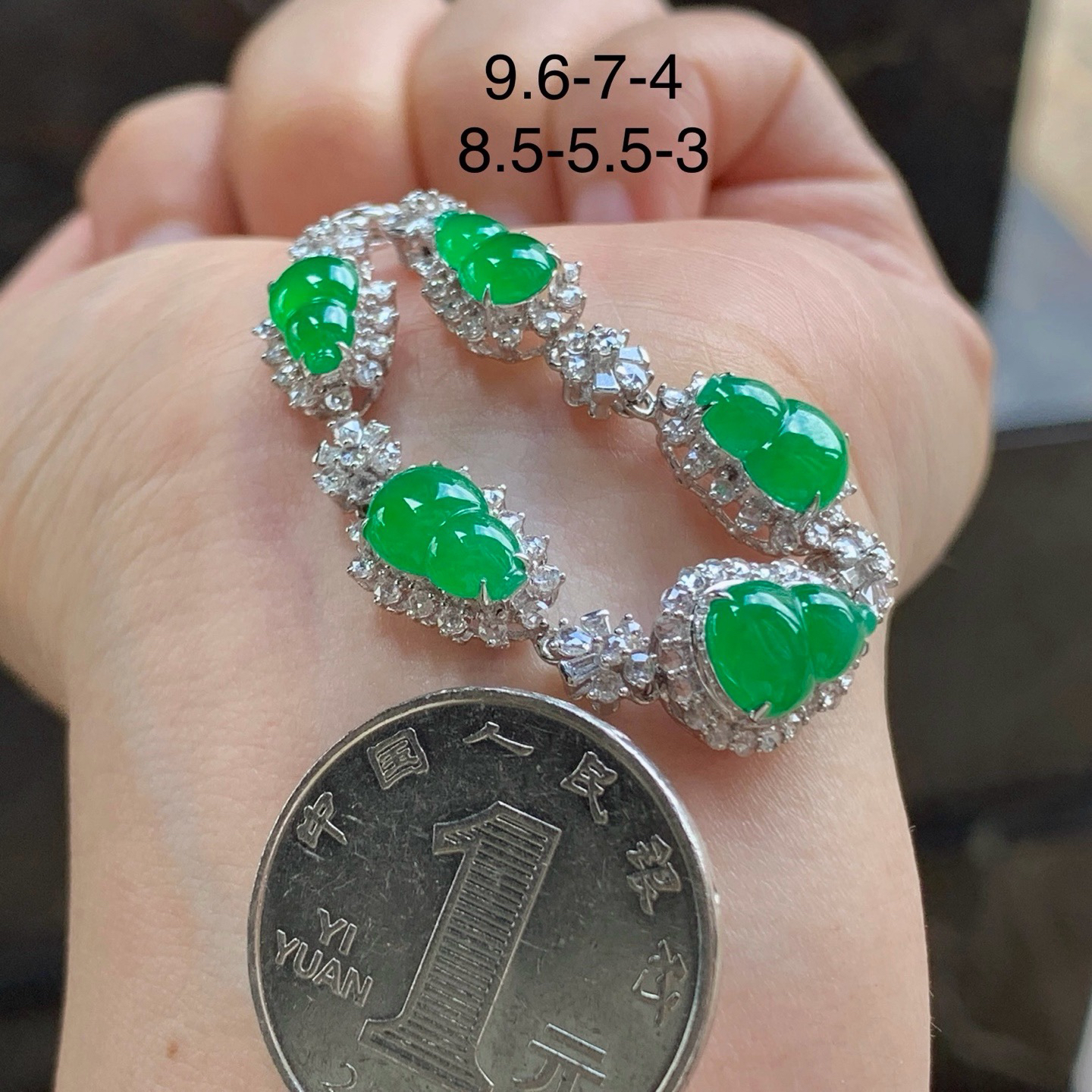 金钻镶嵌辣绿色葫芦手链^_^鲜艳