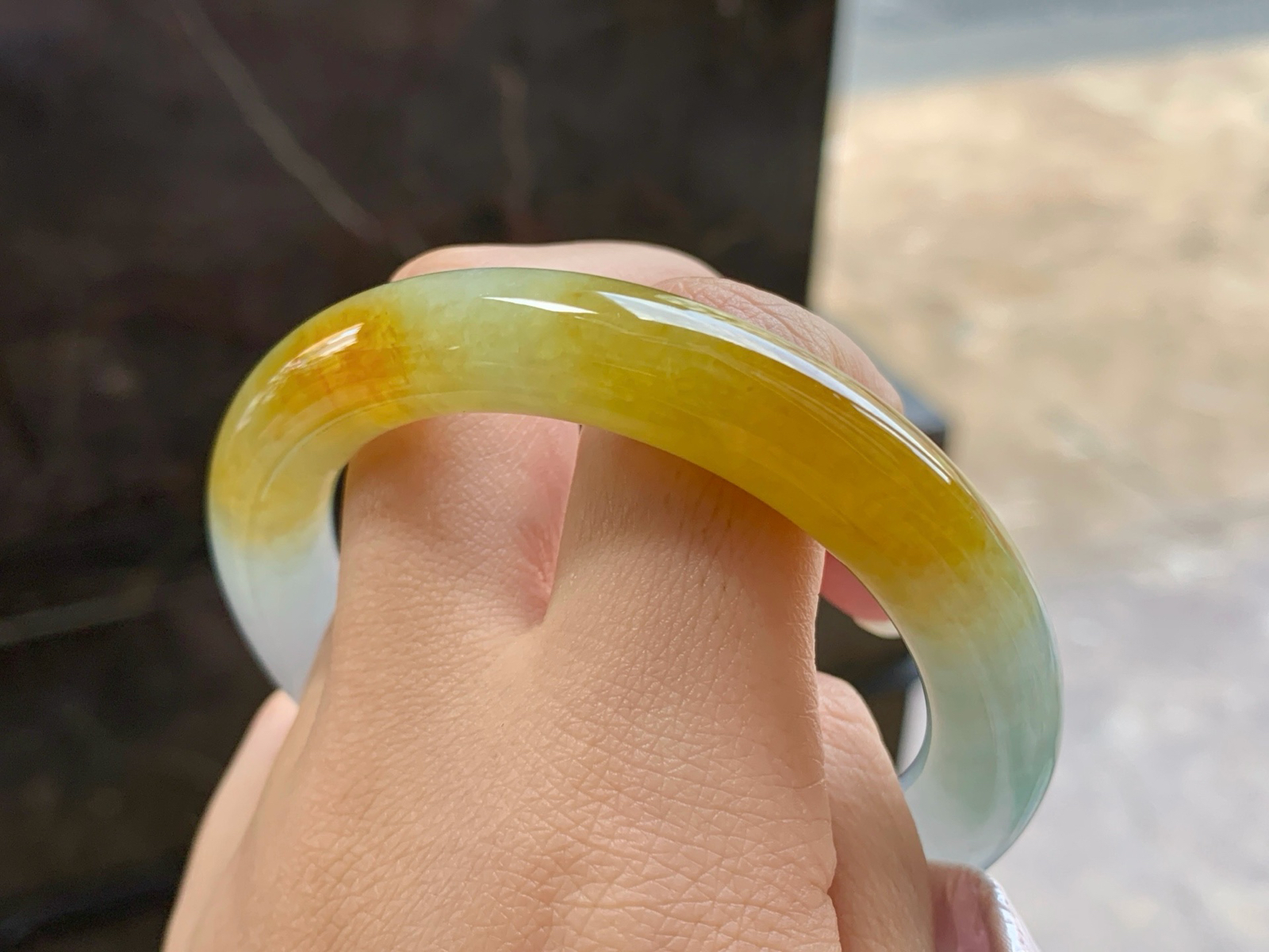 54-10.5

黄翡圆条手镯^_^颜色鲜艳
