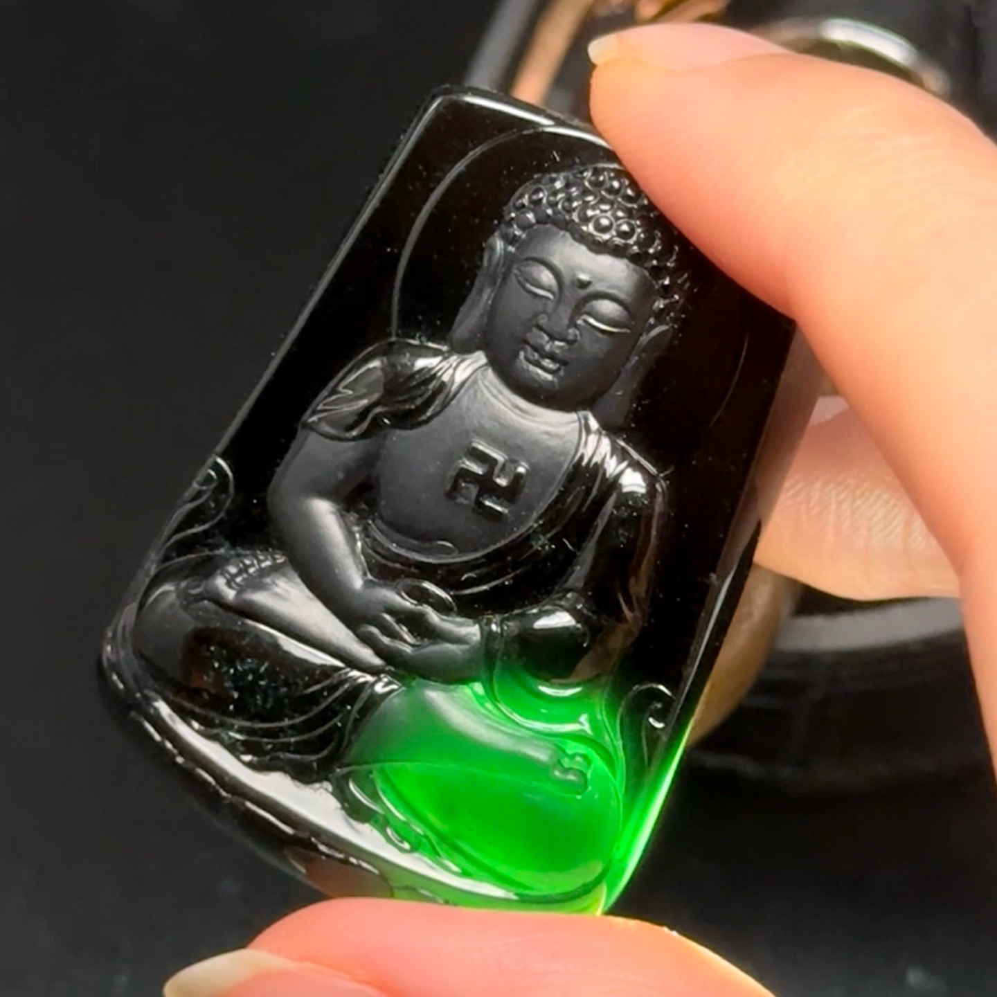 精品墨翠大日如来 种好色正 黑度极好 打灯通透 油性十足  尺寸45