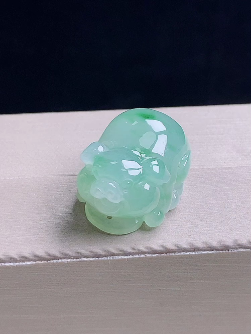 生肖猪，无裂，尺寸19/13.5/7/11.7/编号au  21