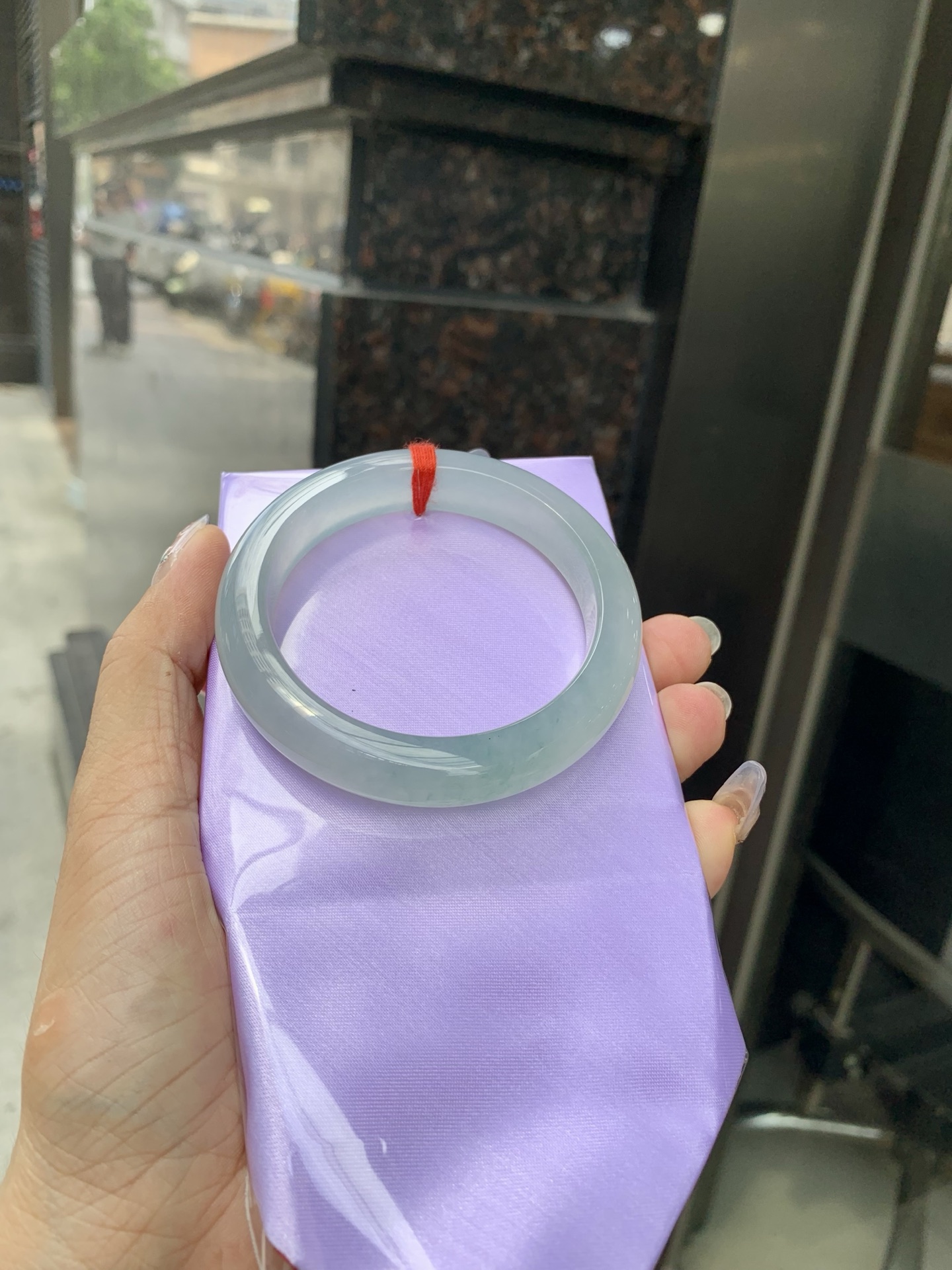 冰飘花正圈 54.9-8.6-11.8 0522-N777 打灯棉线，底妆冰润细腻，冰底中开出了朵朵蓝花，飘花灵动飘逸，勾勒出一幅唯美诗意的山水意境画，古典优雅又秀气