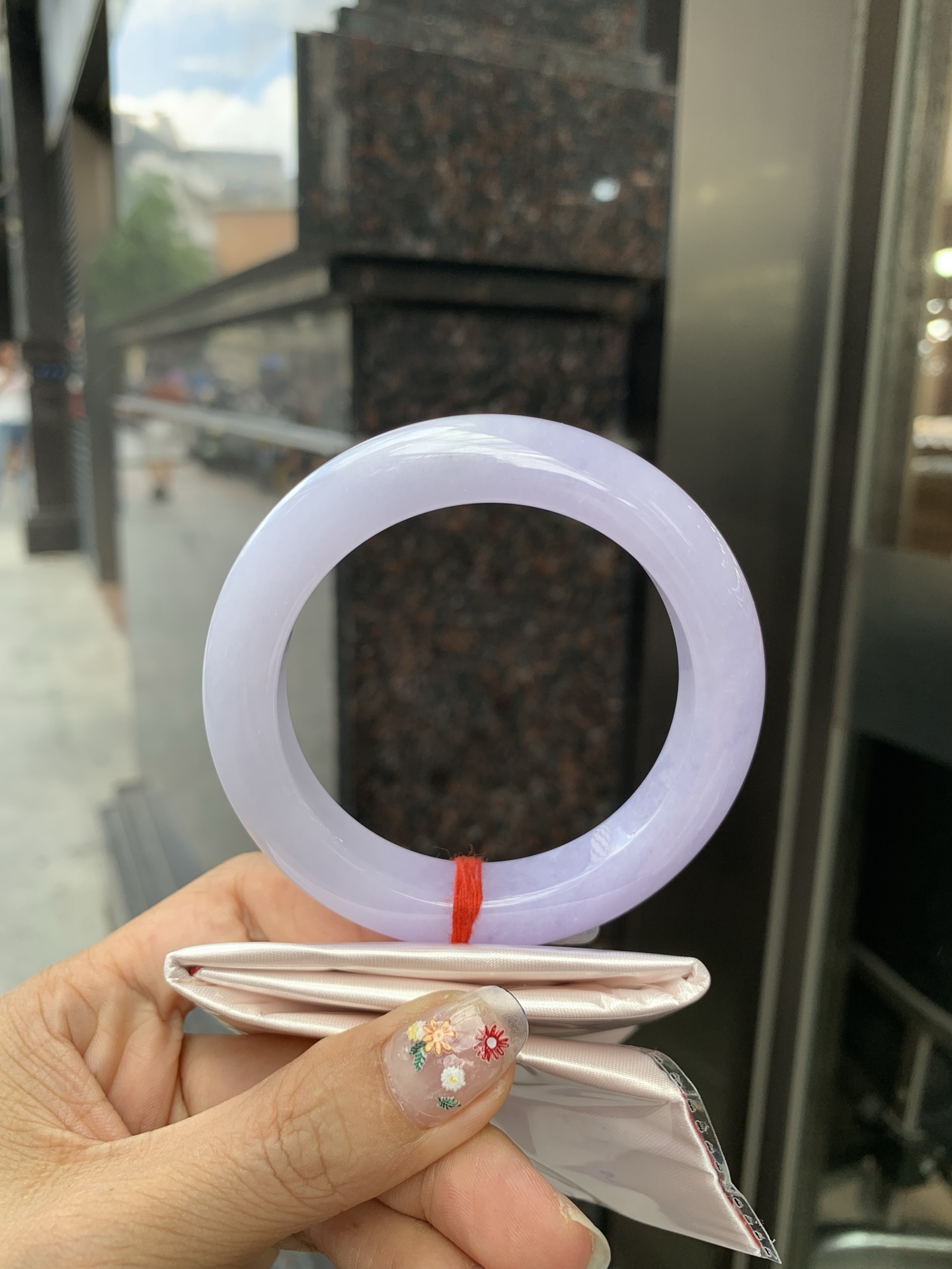 正圈 55.8-10.2-12.1 0522-N776 无裂，底妆水润，满圈紫罗兰吸睛抢眼，浪漫迷人，仙气飘飘，优雅高贵显气质，感满满，满满紫罗兰底色均匀不失色，不同光线不一样视觉感受