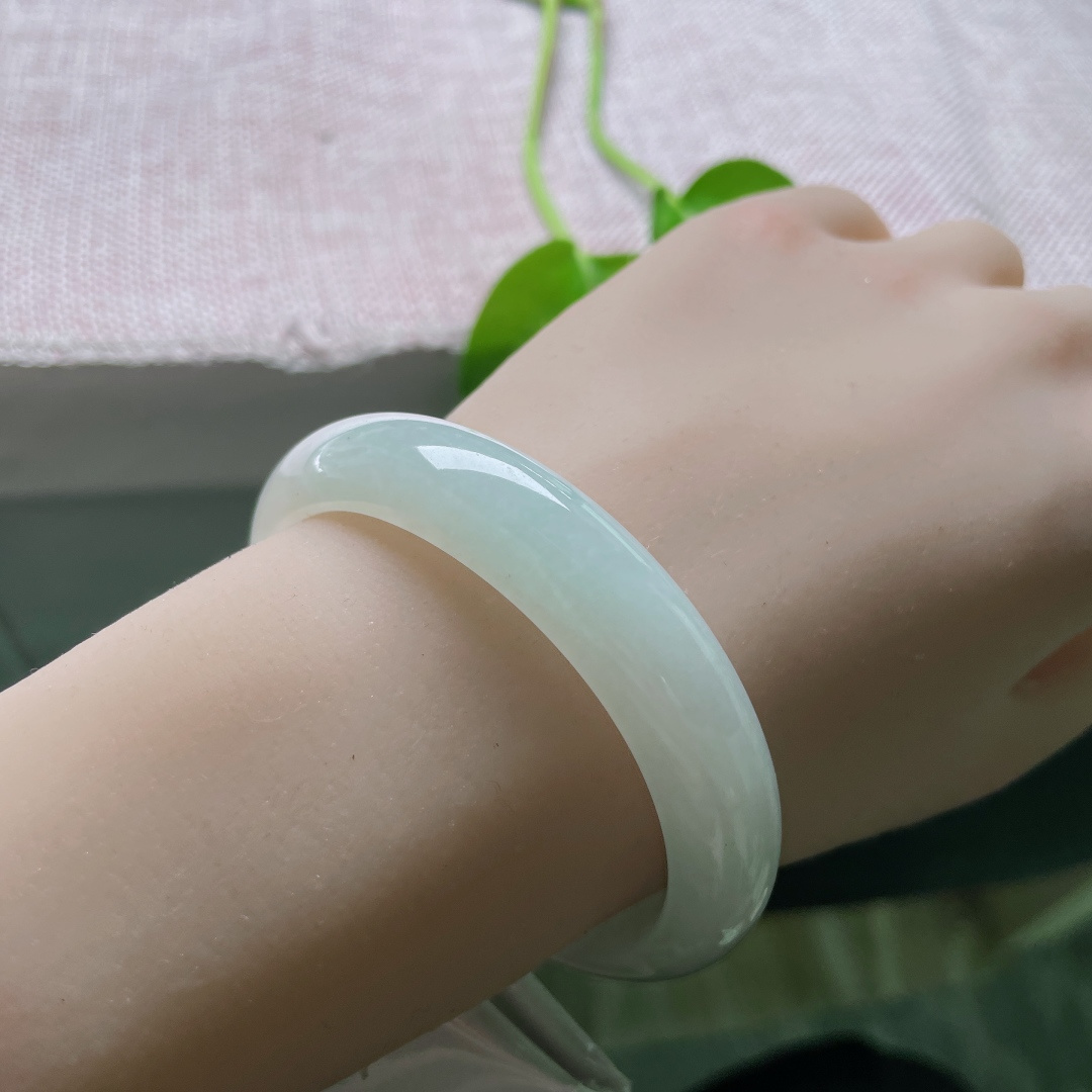 淡绿底贵妃，水润，种老，百搭款，一点杂质不影响，ss53495a