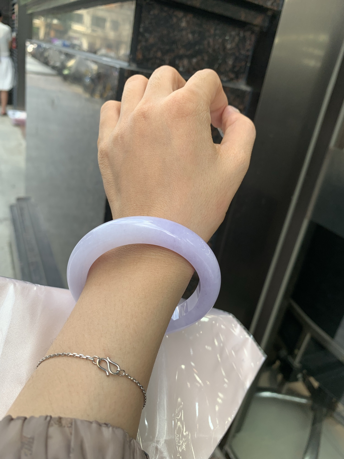 正圈 55.8-10.2-12.1 0522-N776 无裂，底妆水润，满圈紫罗兰吸睛抢眼，浪漫迷人，仙气飘飘，优雅高贵显气质，感满满，满满紫罗兰底色均匀不失色，不同光线不一样视觉感受