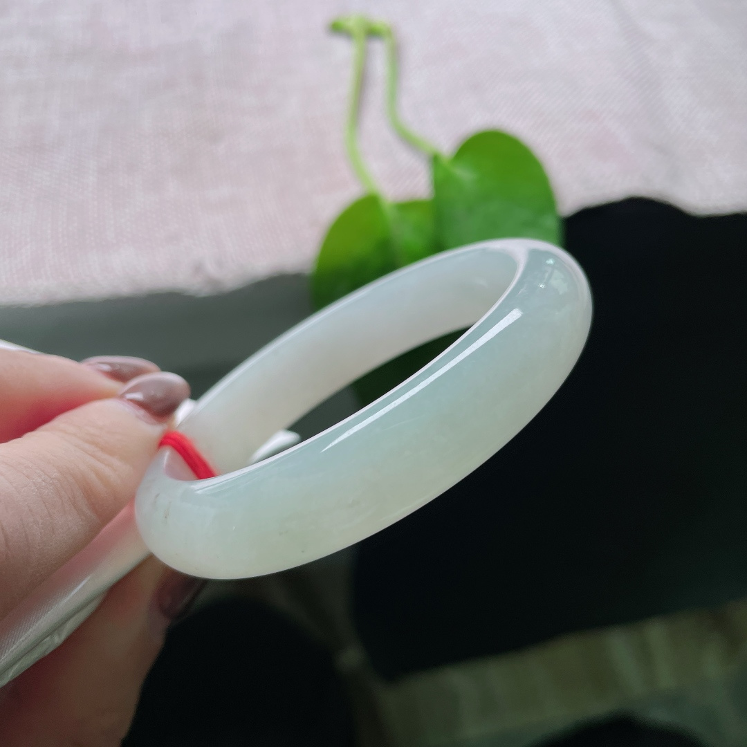 淡绿底贵妃，水润，种老，百搭款，一点杂质不影响，ss53495a