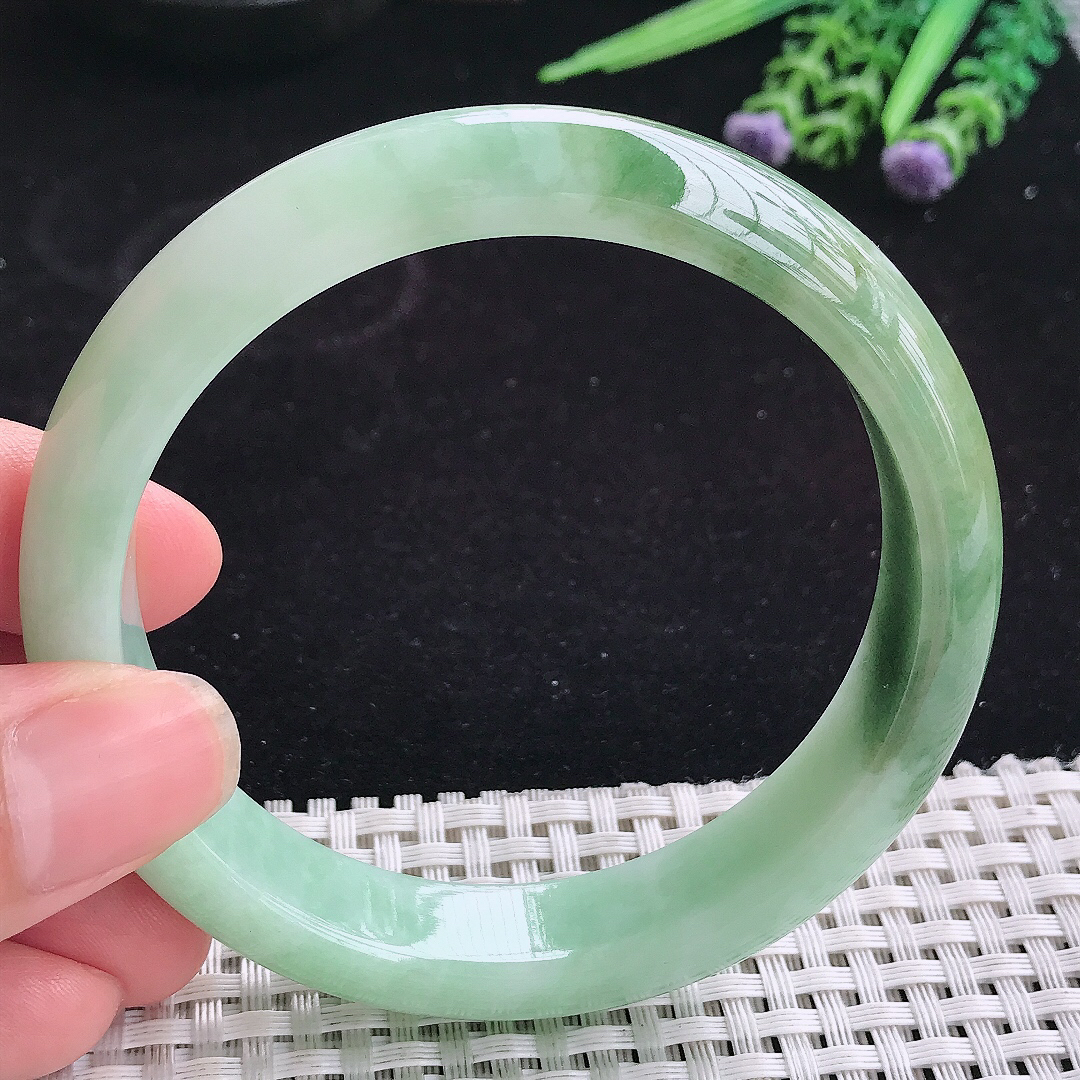 实拍A货翡翠61/13.4/8.5大圈口老坑精美满色半山半水手镯宽边玉手镯