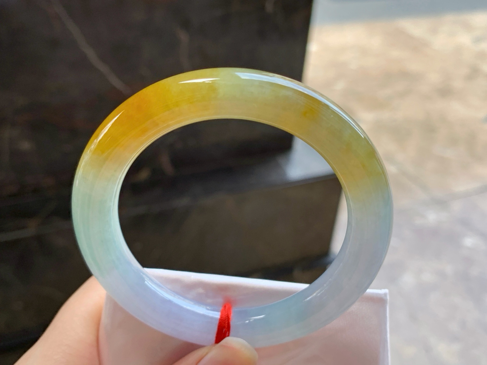 54-10.5

黄翡圆条手镯^_^颜色鲜艳