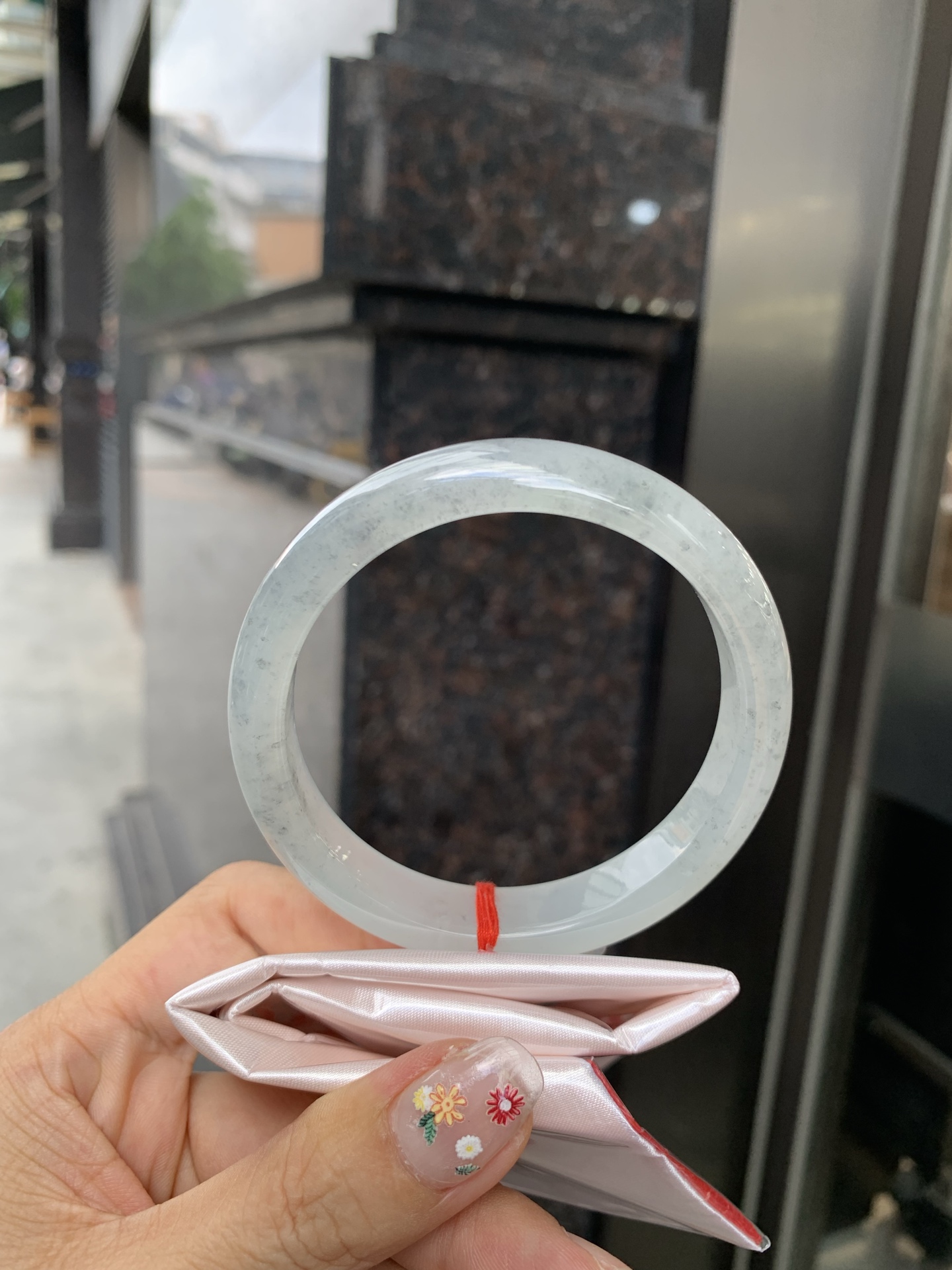 冰乌鸡正圈 0522-N787-2 打灯棉线，底妆冰透起光，冰乌鸡种的黑寓意着高贵，神秘，个性，甜酷