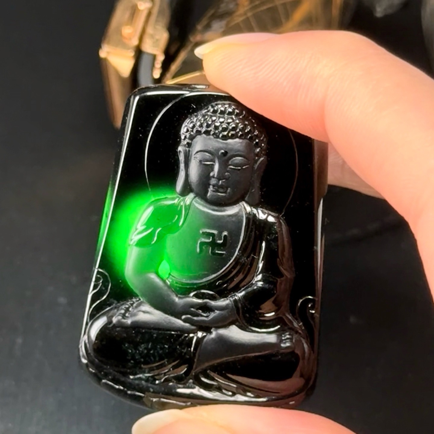 精品墨翠大日如来 种好色正 黑度极好 打灯通透 油性十足  尺寸45