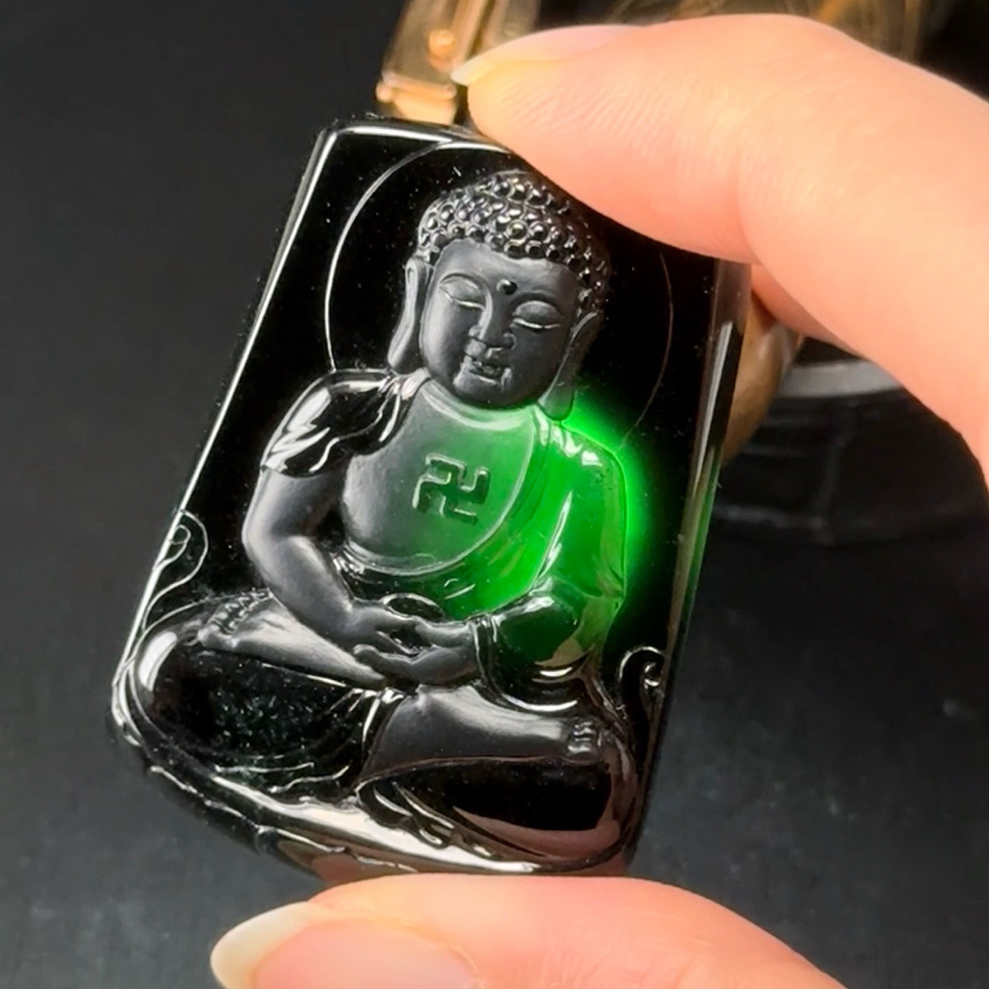 精品墨翠大日如来 种好色正 黑度极好 打灯通透 油性十足  尺寸45
