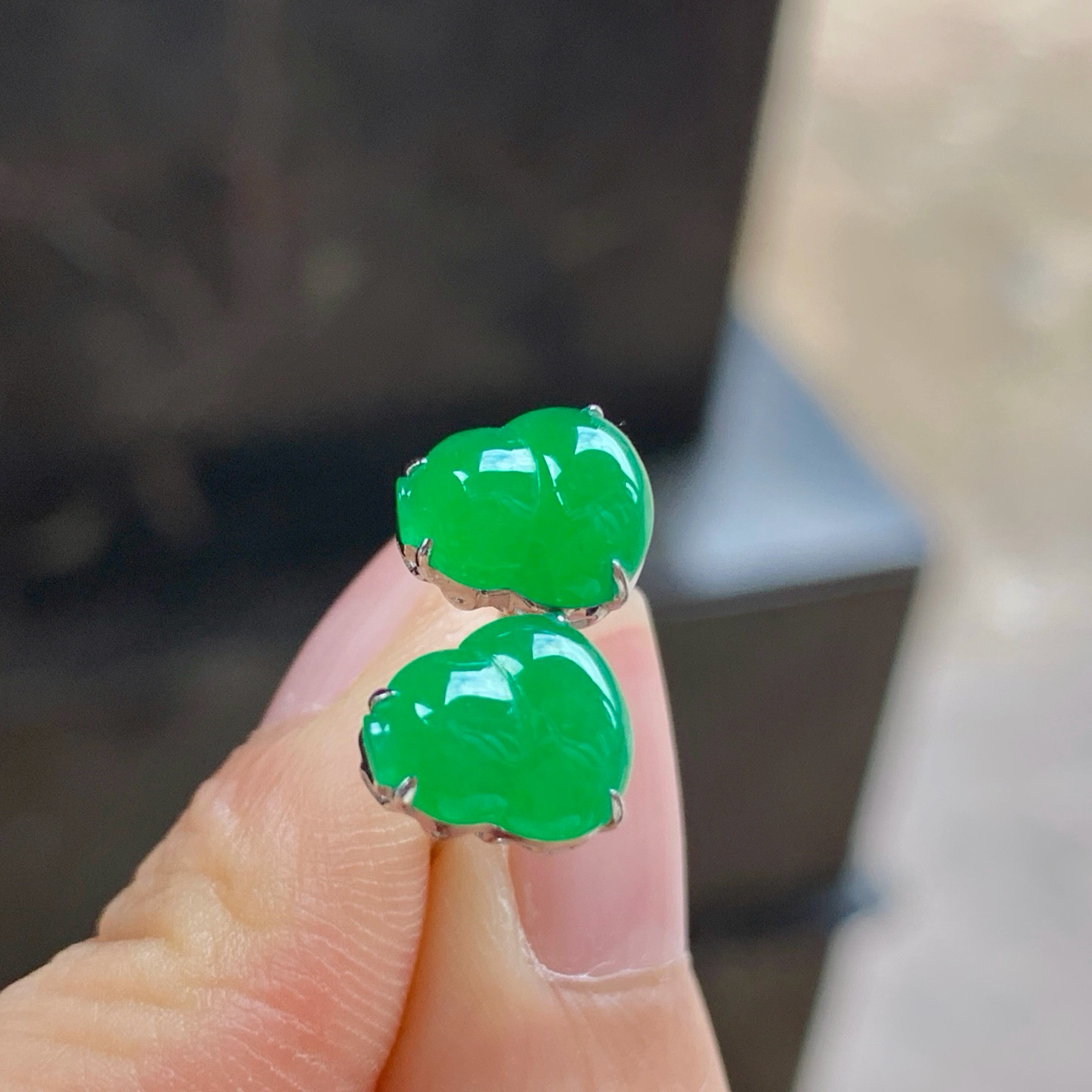 金钻镶嵌浓绿色葫芦耳钉^_^鲜艳