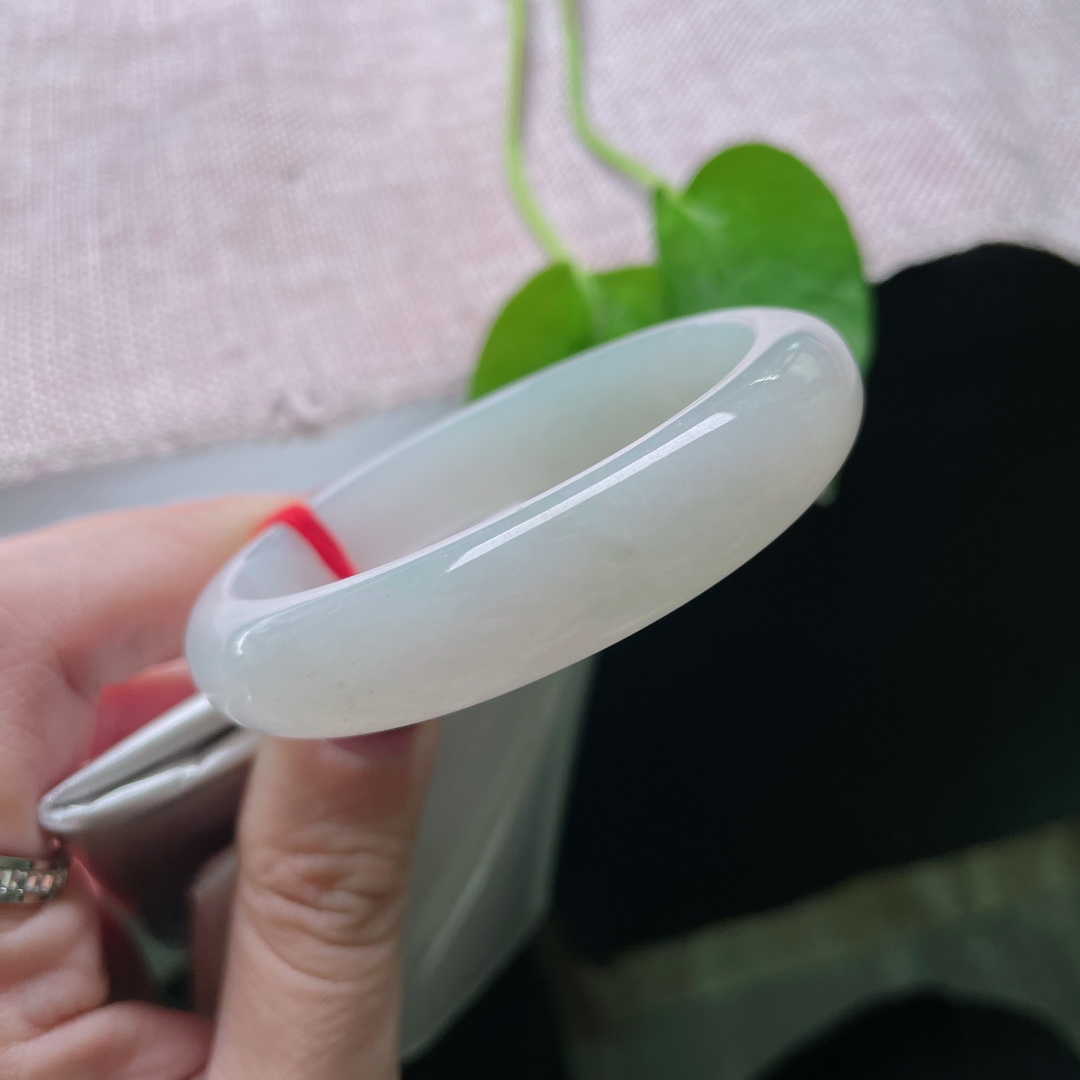 淡绿底贵妃，水润，种老，百搭款，一点杂质不影响，ss53495a