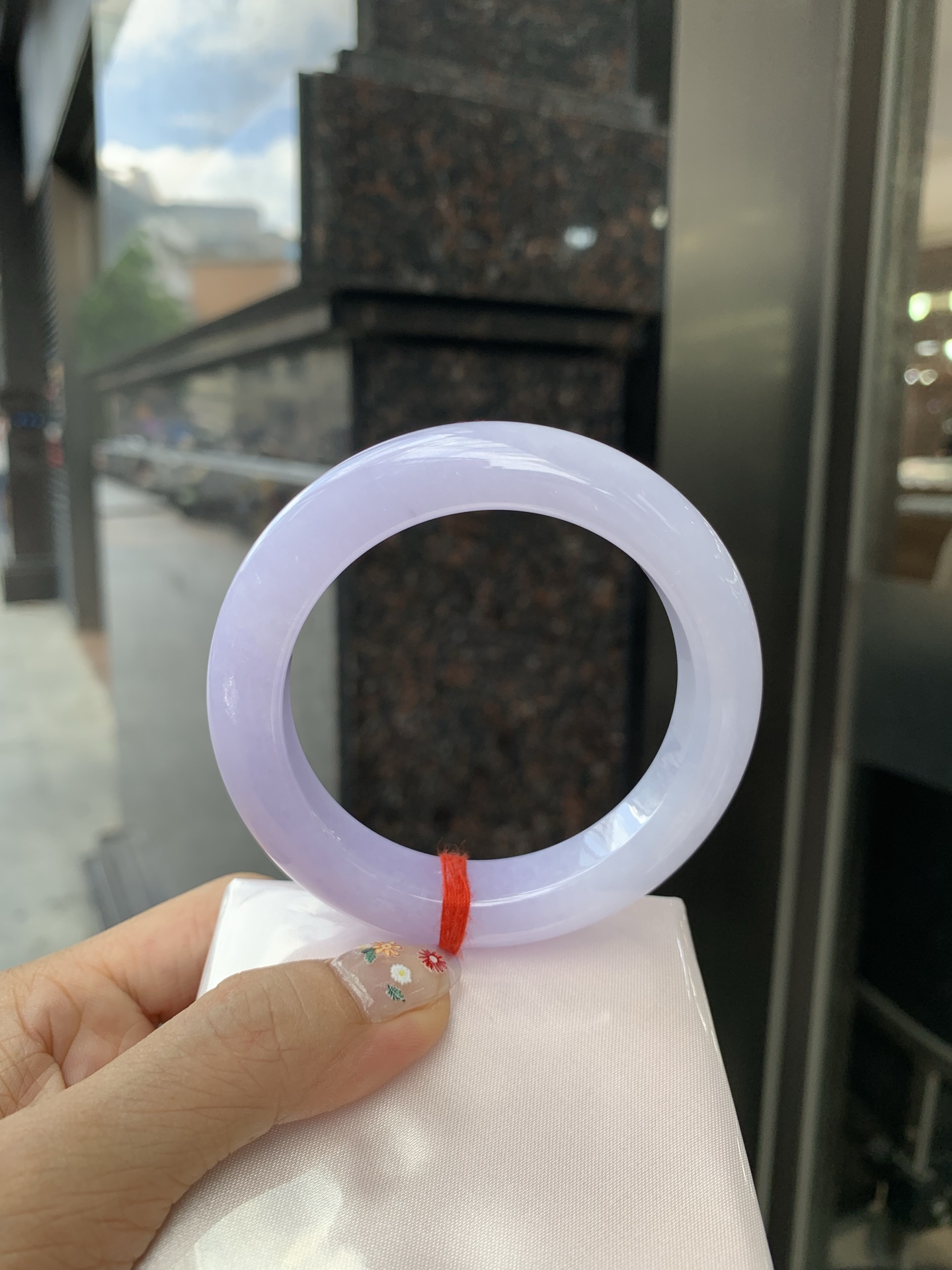 正圈 55.8-10.2-12.1 0522-N776 无裂，底妆水润，满圈紫罗兰吸睛抢眼，浪漫迷人，仙气飘飘，优雅高贵显气质，感满满，满满紫罗兰底色均匀不失色，不同光线不一样视觉感受