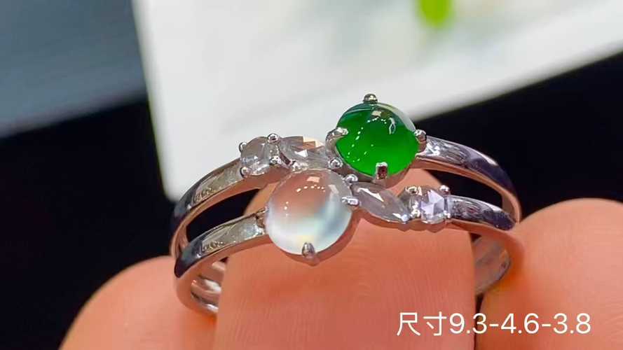 ️玫瑰][玫瑰] 18k金+钻玻璃种蛋面戒指，无裂，9.3-4.6-3.8
