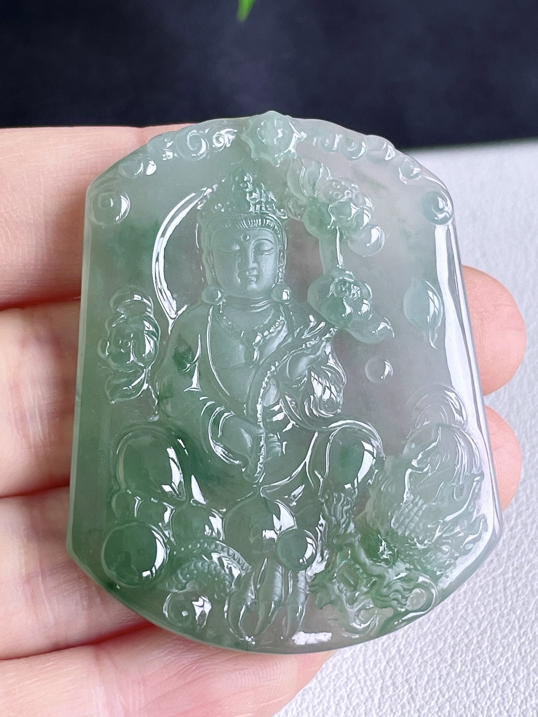 【裸石】糯冰飘花御龙大势至菩萨持莲观音牌吊坠【说明】缅料 无裂, 性比高【尺寸】50.6-40.2-5.6【重量】26.2克