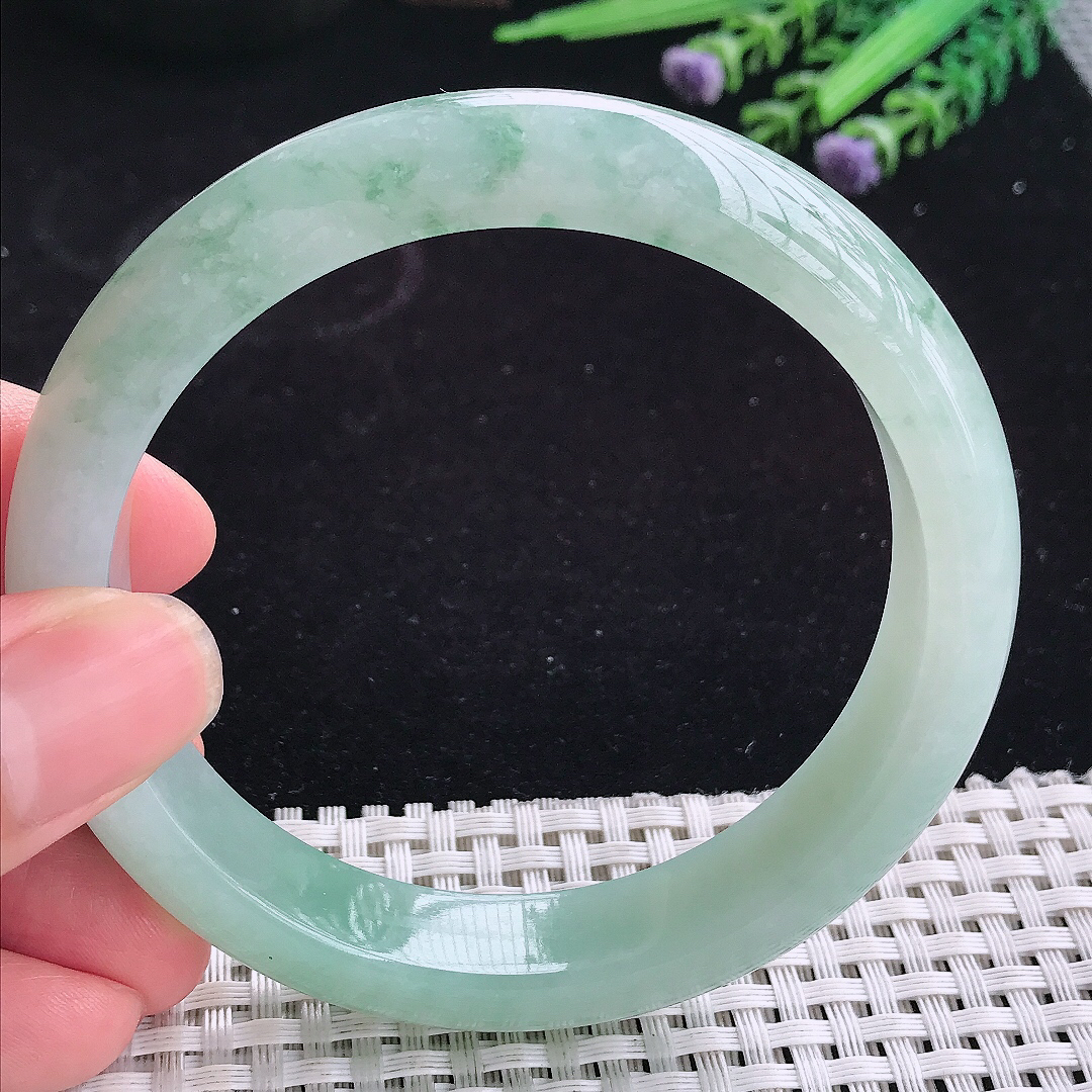 实拍A货翡翠62/13.4/8.8大圈口平安镯老坑精美冰润飘花手镯宽边玉手镯
