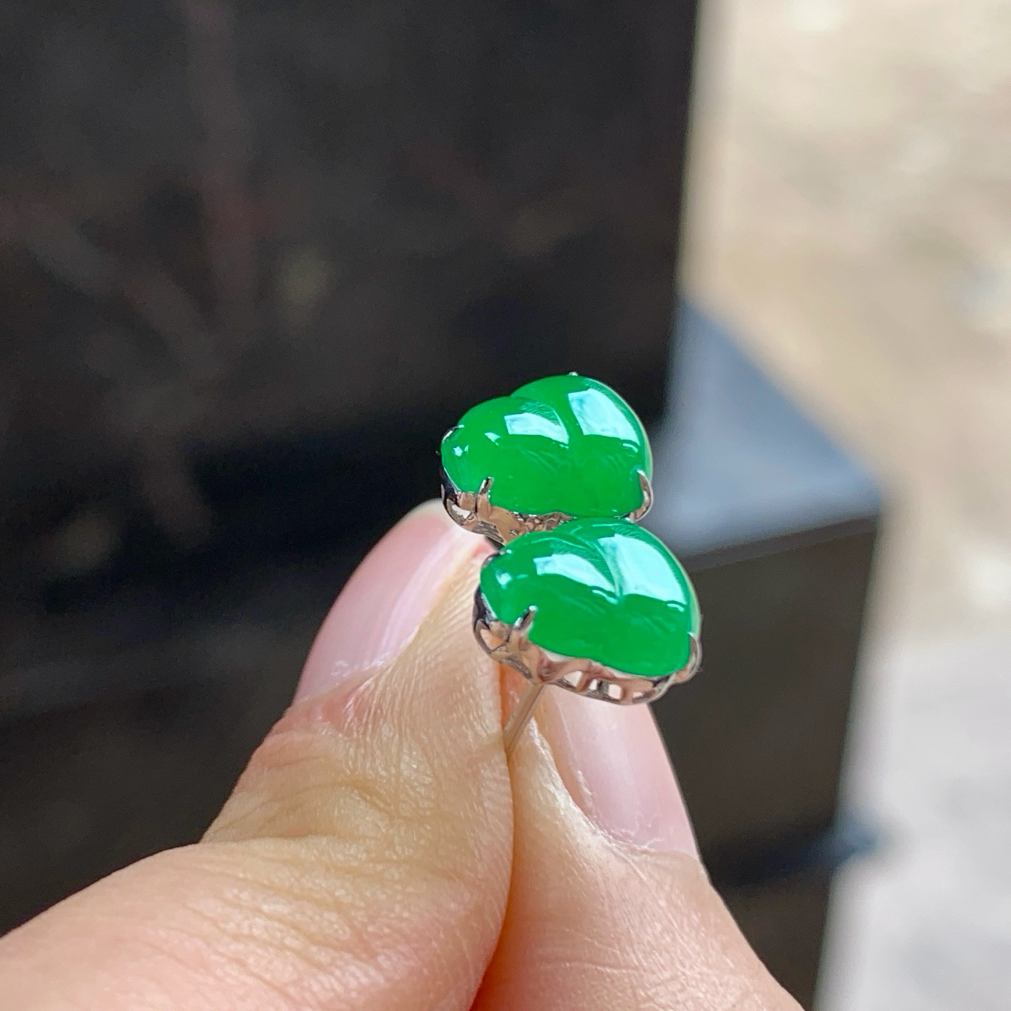 金钻镶嵌浓绿色葫芦耳钉^_^鲜艳