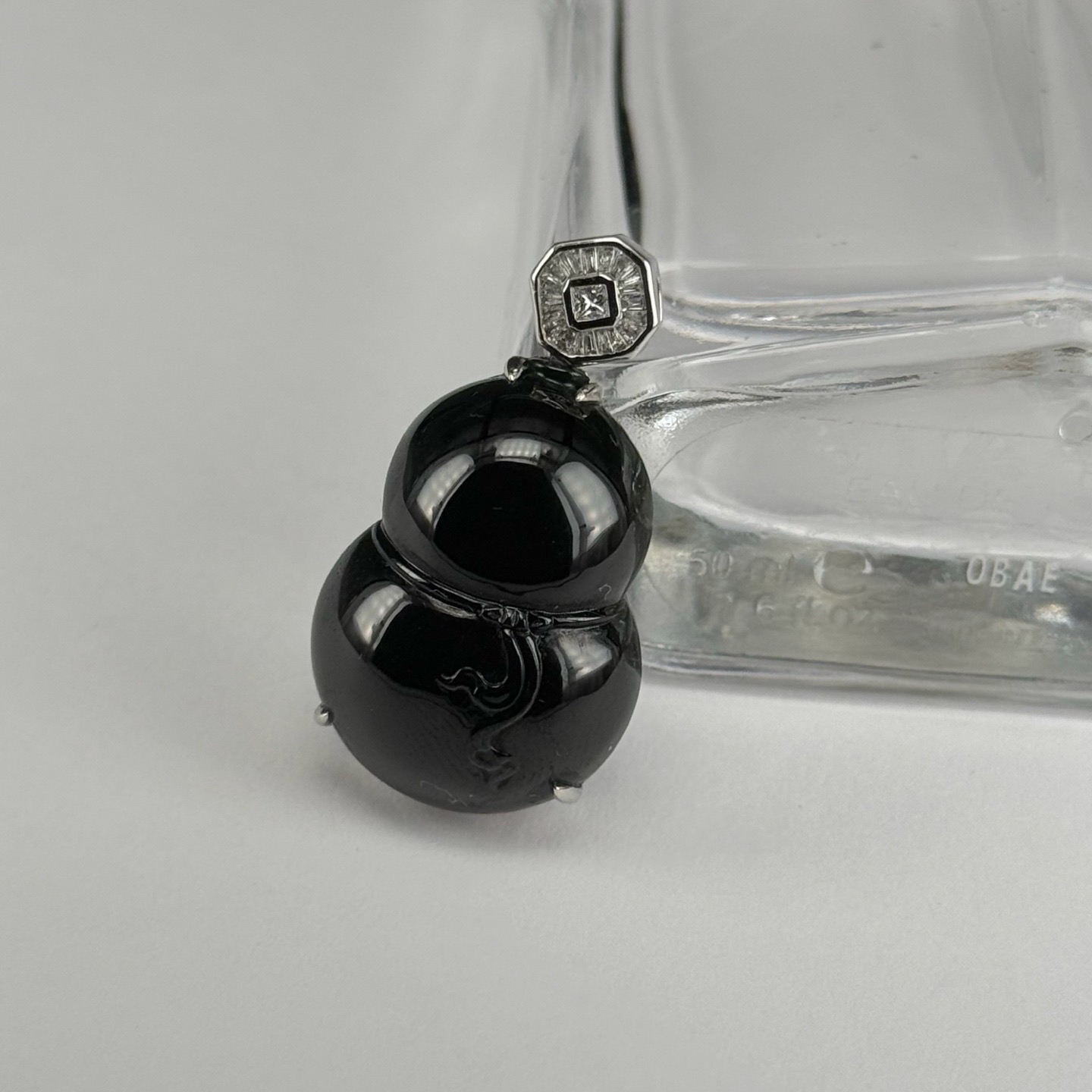 精品18k墨翠葫芦吊坠 18k白金镶嵌 打灯通透 油性十足 种好色正 尺寸32.6
