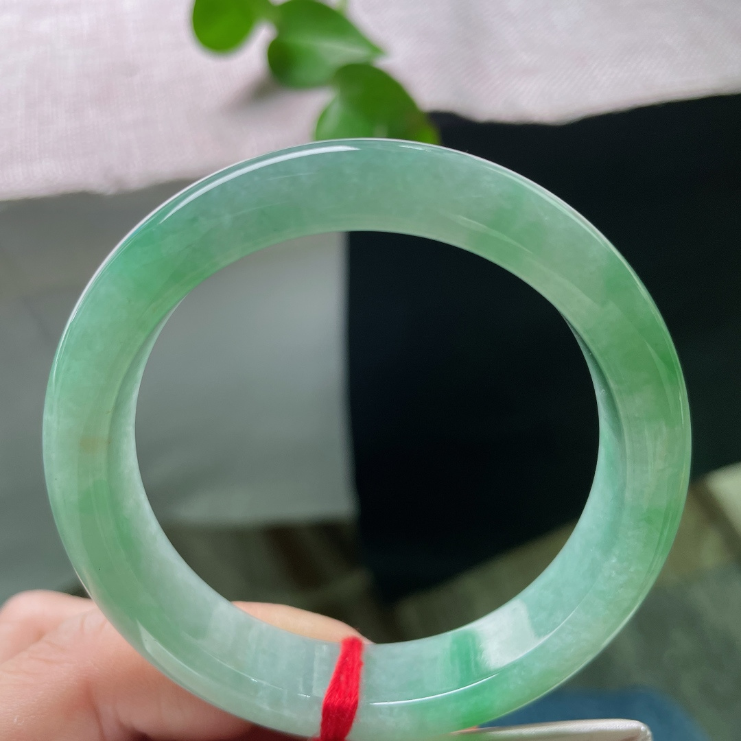 55.2/12.6/8.2，绿底正圈，水润，佩戴古典优雅，韵味十足，种老，无裂，ss53547a