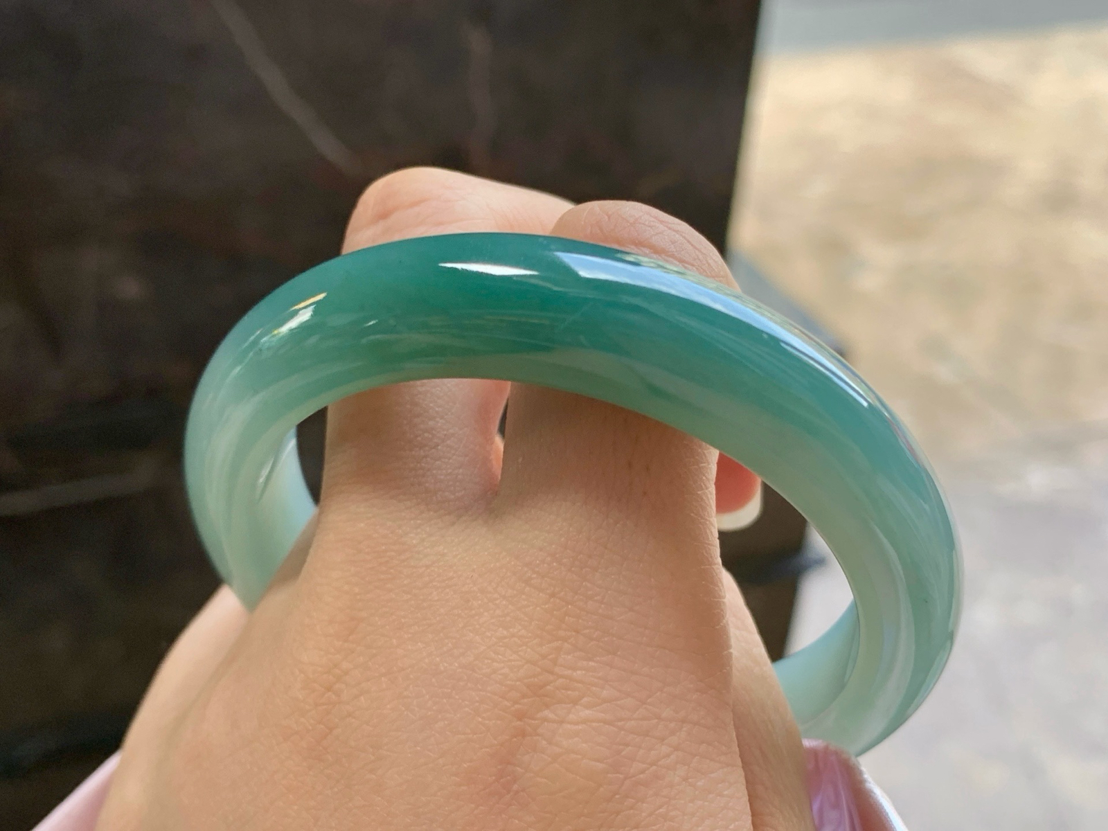 60.5-13.2-9.2

蓝水大圈手镯^_^颜色鲜艳 细腻