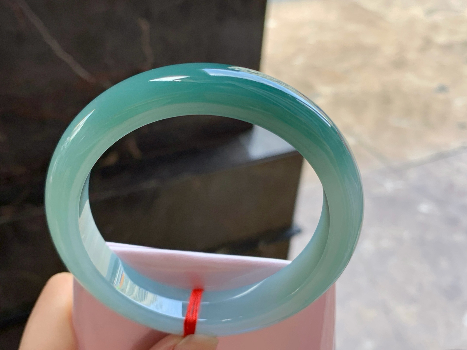 60.5-13.2-9.2

蓝水大圈手镯^_^颜色鲜艳 细腻