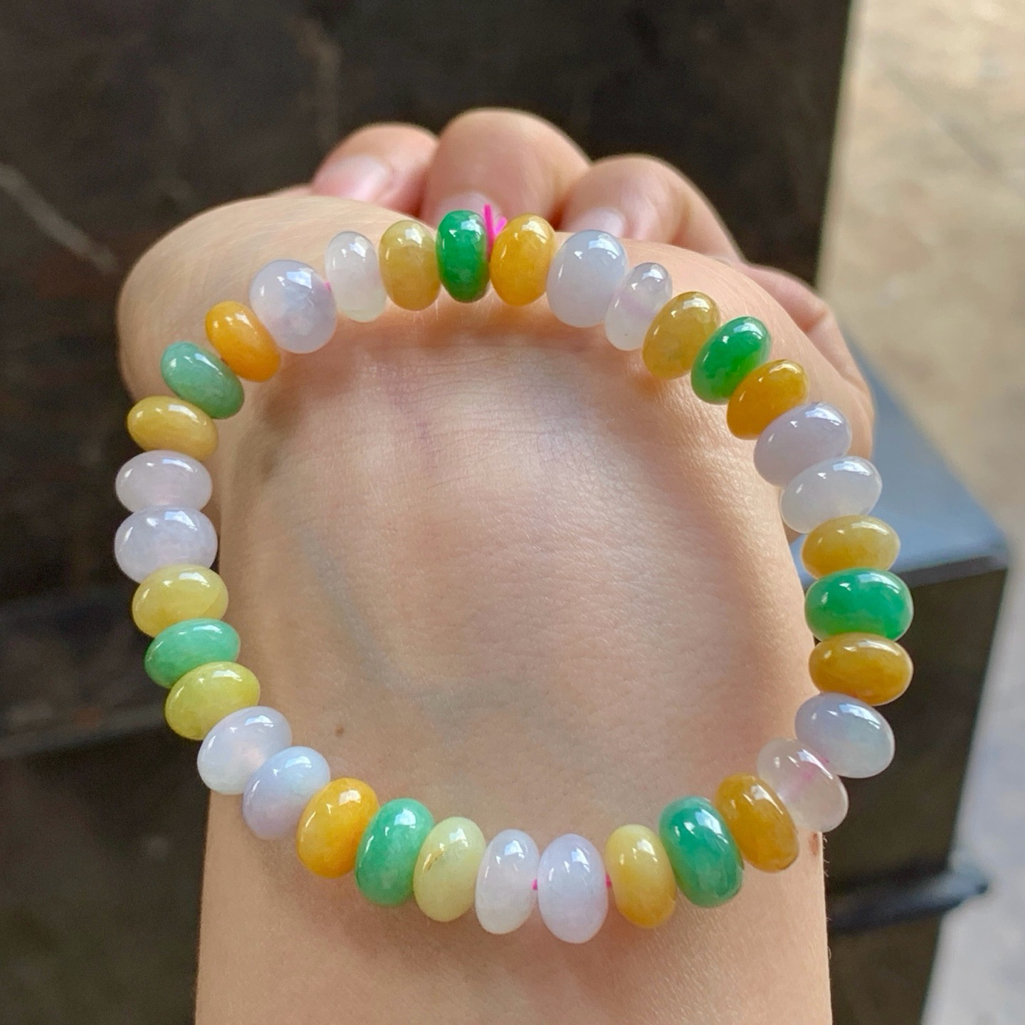 白色手串^_^鲜艳
