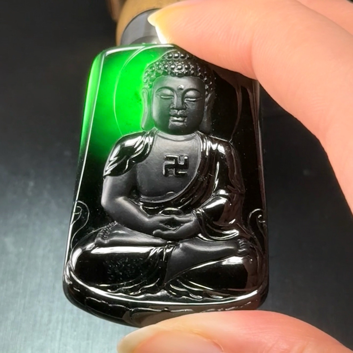 精品墨翠大日如来 种好色正 黑度极好 打灯通透 油性十足  尺寸45