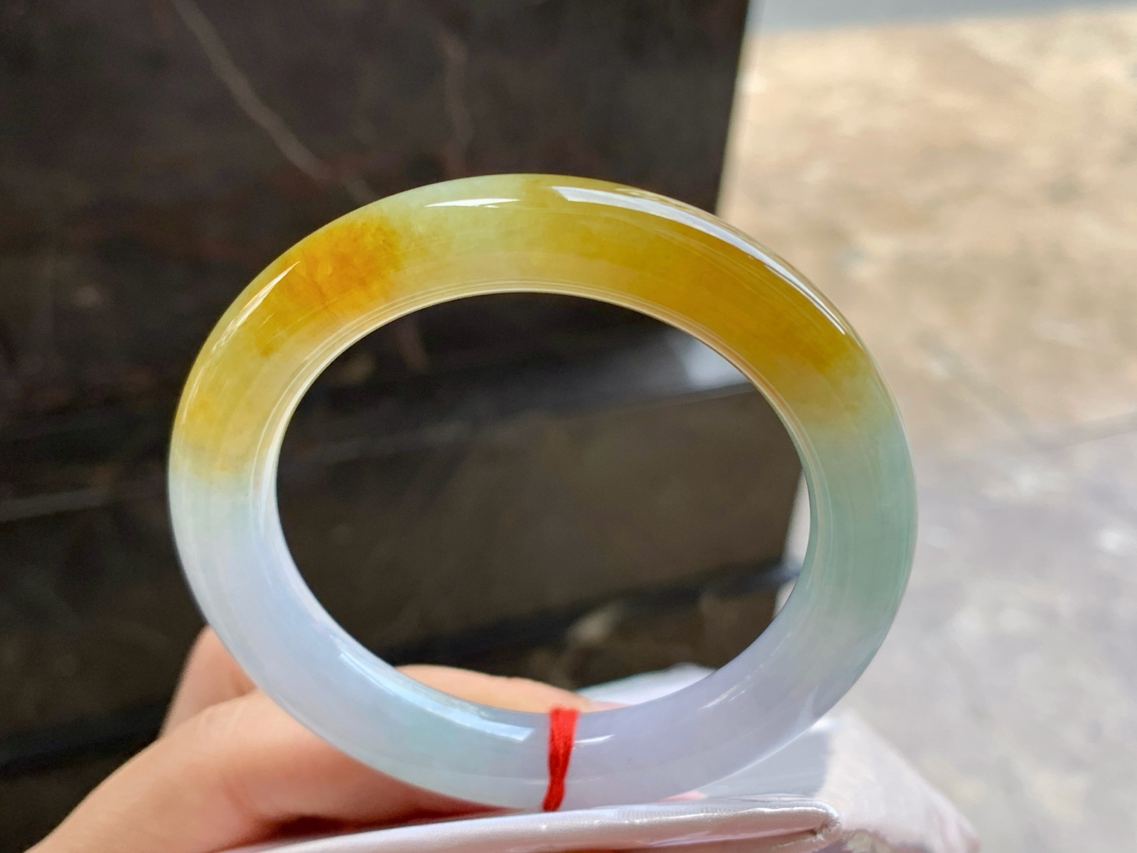 54-10.5

黄翡圆条手镯^_^颜色鲜艳