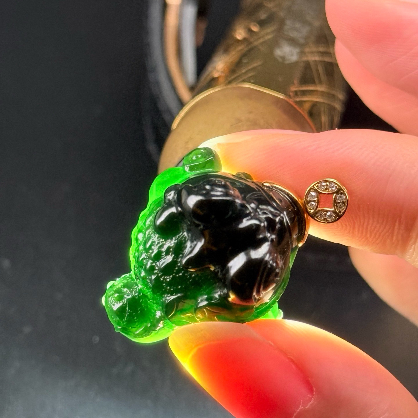 精品18k墨翠三脚金蟾 种好色正 黑度极好 打灯通透 油性十足 尺寸31.6