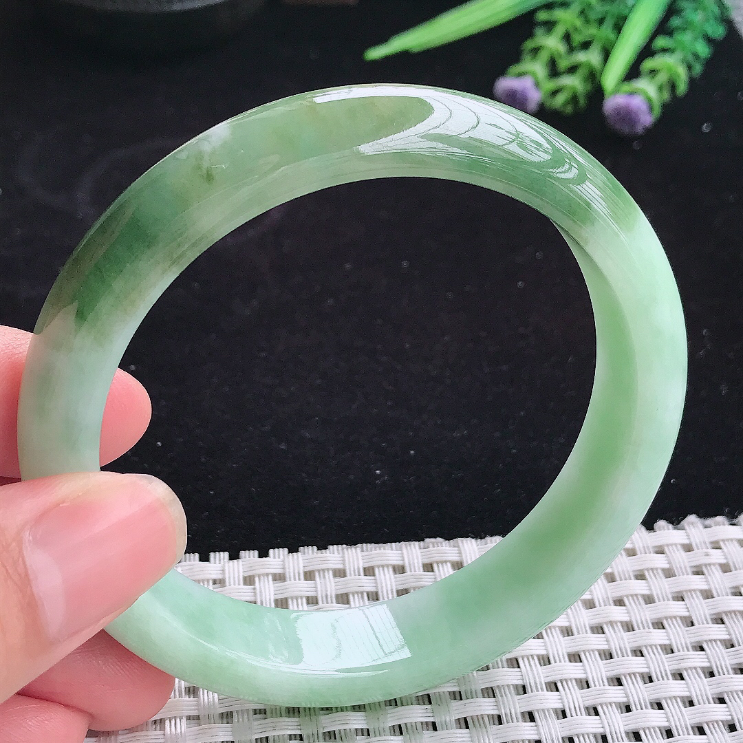 实拍A货翡翠61/13.4/8.5大圈口老坑精美满色半山半水手镯宽边玉手镯