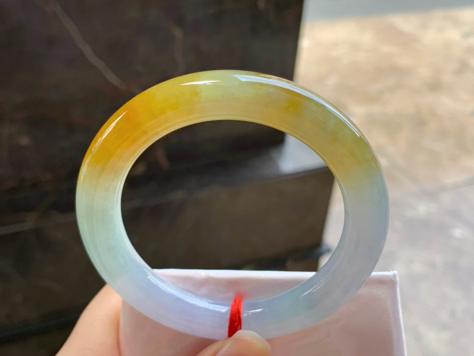 54-10.5

黄翡圆条手镯^_^颜色鲜艳