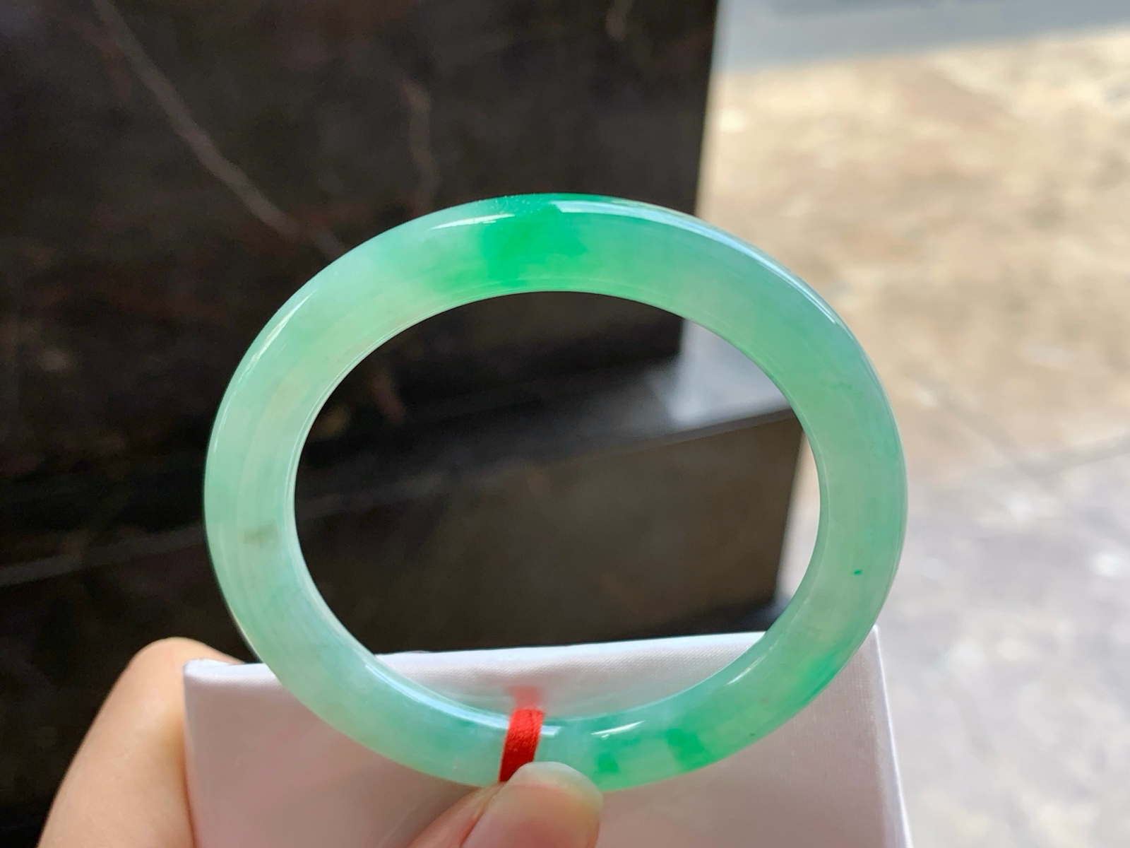 51-8.3

飘绿圆条手镯^_^色阳
