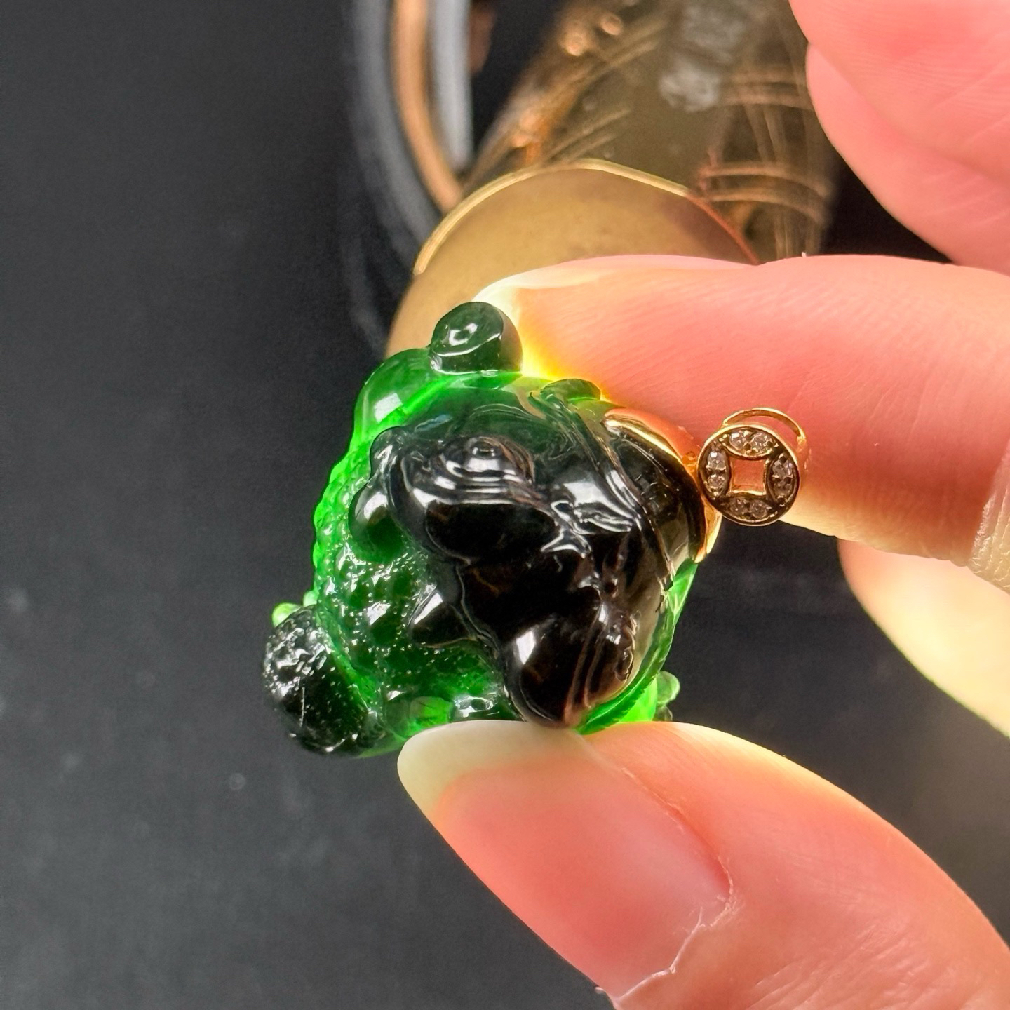 精品18k墨翠三脚金蟾 种好色正 黑度极好 打灯通透 油性十足 尺寸31.6