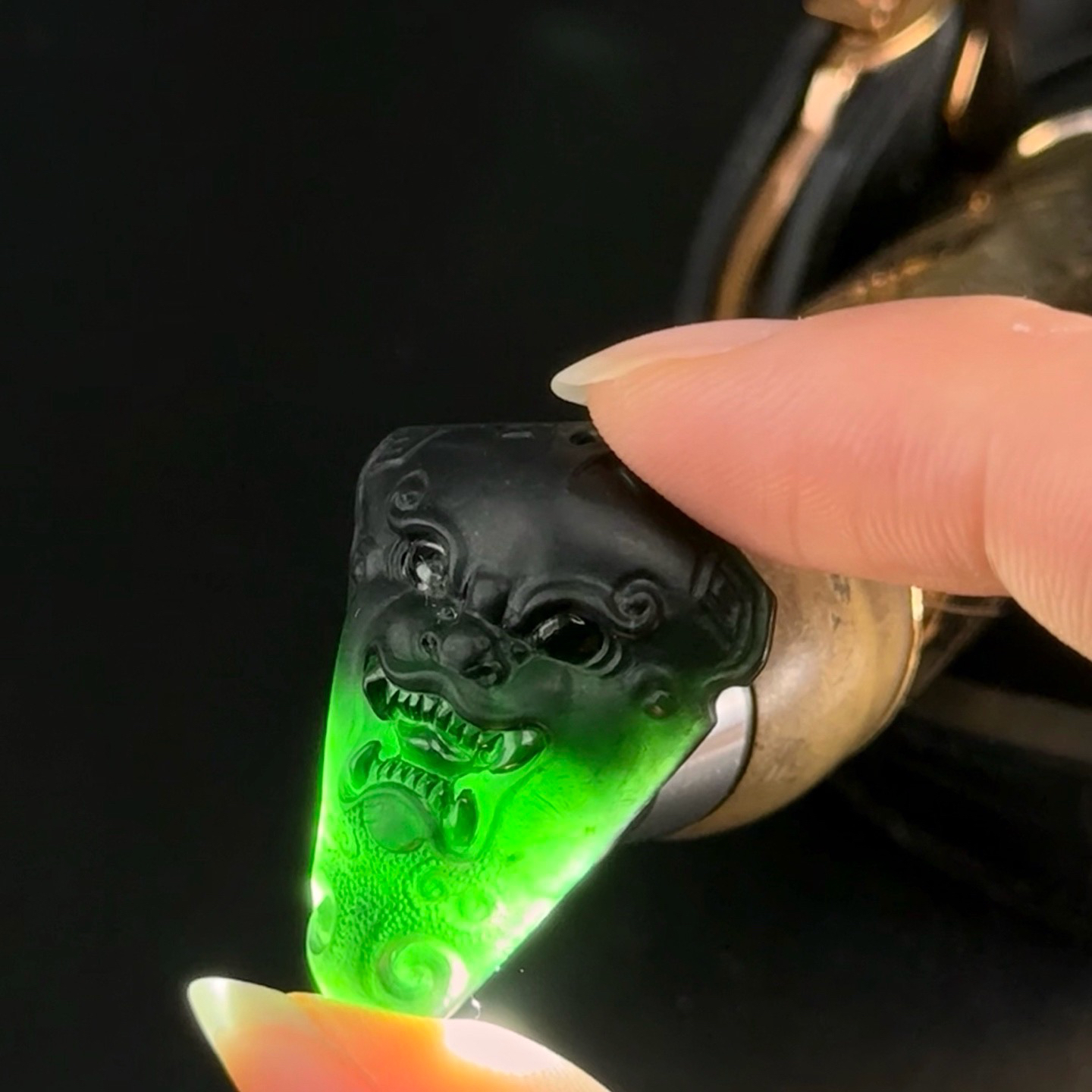 精品墨翠仿古瑞兽 种好色正 黑度极好 打灯通透 油性十足 尺寸32.2