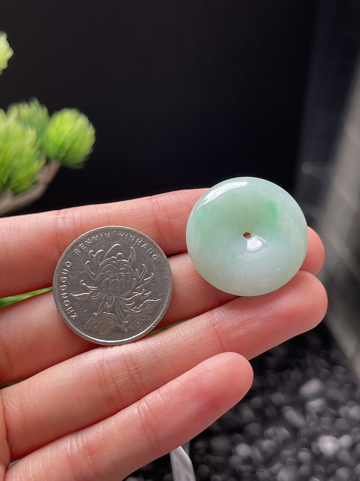 翡翠糯化种飘绿平安扣