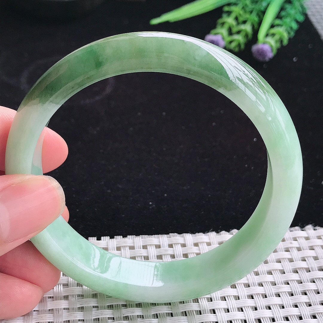 实拍A货翡翠61/13.4/8.5大圈口老坑精美满色半山半水手镯宽边玉手镯