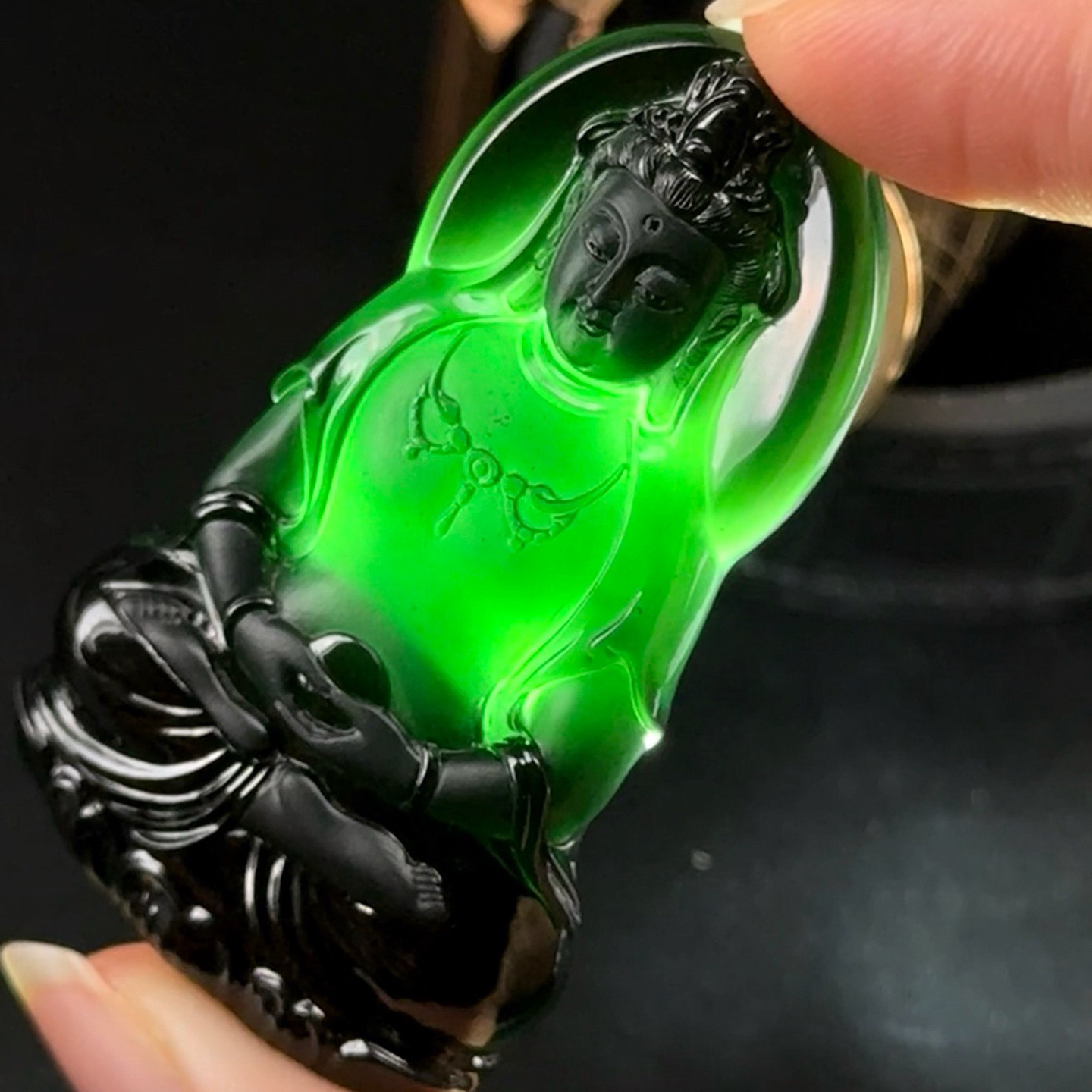 精品墨翠正观音 种好色正 黑度极好 打灯通透 油性十足 尺寸54.8