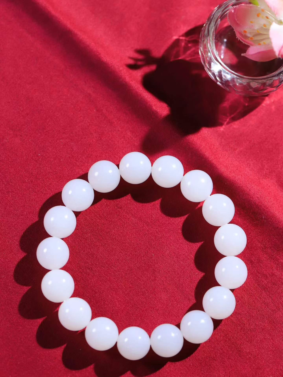 【珠圆玉润.手串】

精品️和田玉白玉珠圆玉润手串 玉质温润细腻  整串打磨圆润，佩戴舒适。珠珠落