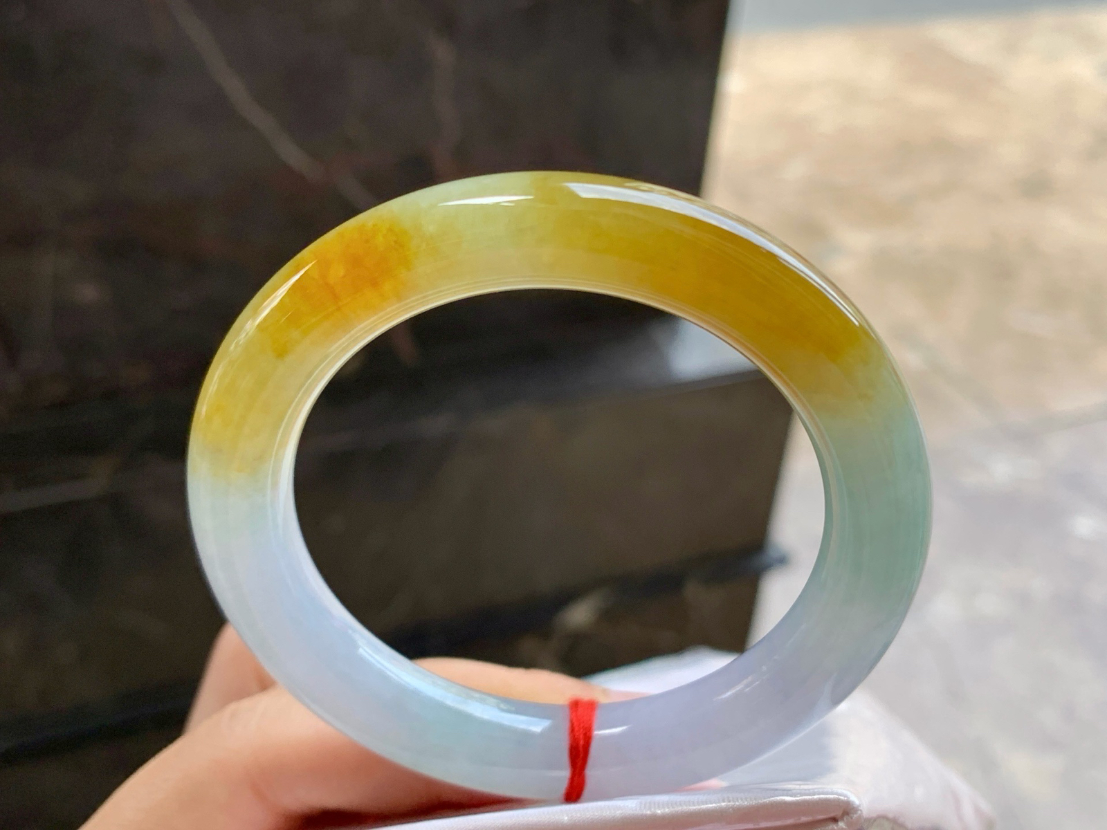 54-10.5

黄翡圆条手镯^_^颜色鲜艳