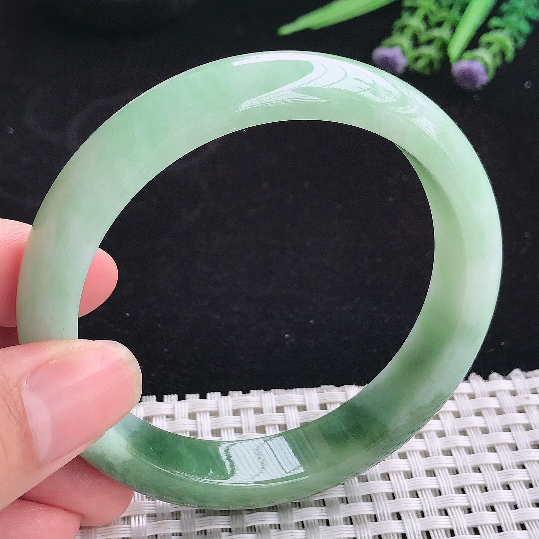 实拍A货翡翠61/13.4/8.5大圈口老坑精美满色半山半水手镯宽边玉手镯