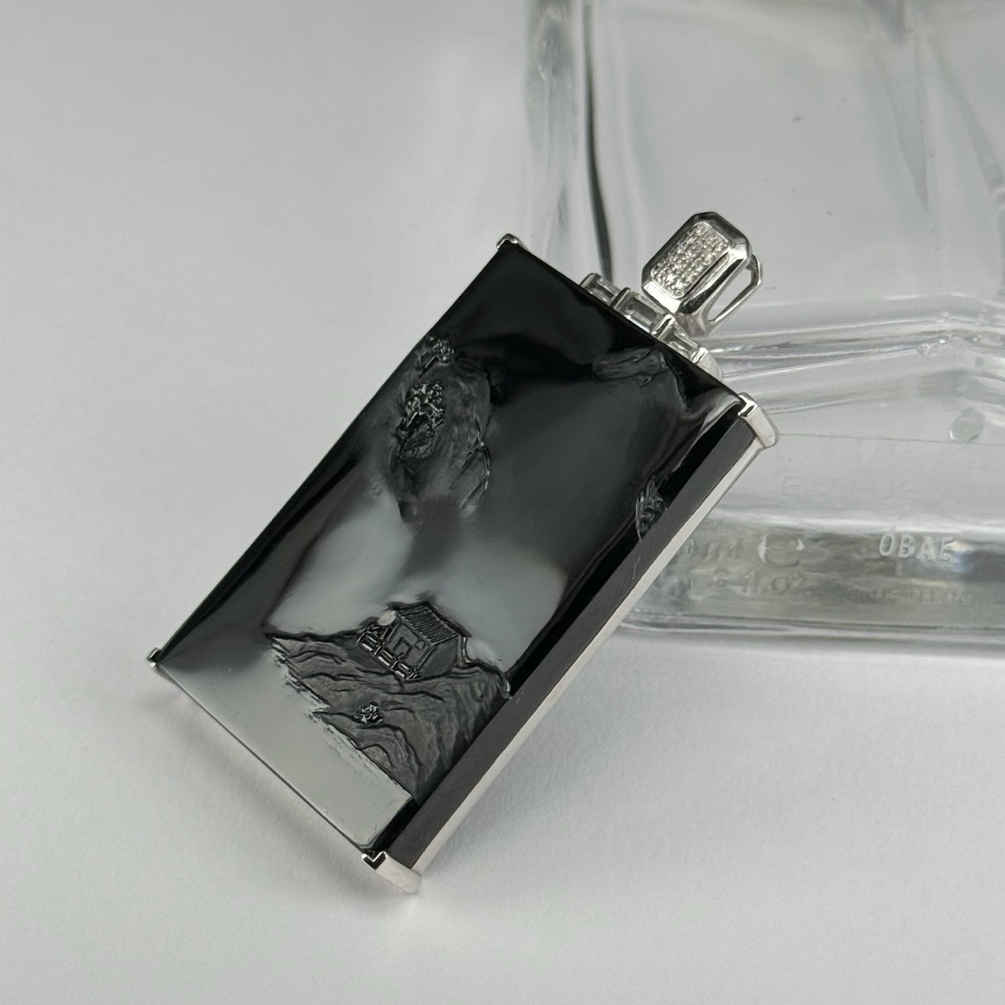精品18k墨翠山水牌 种好色正 黑度极好 打灯通透 油性十足   尺寸48.3
