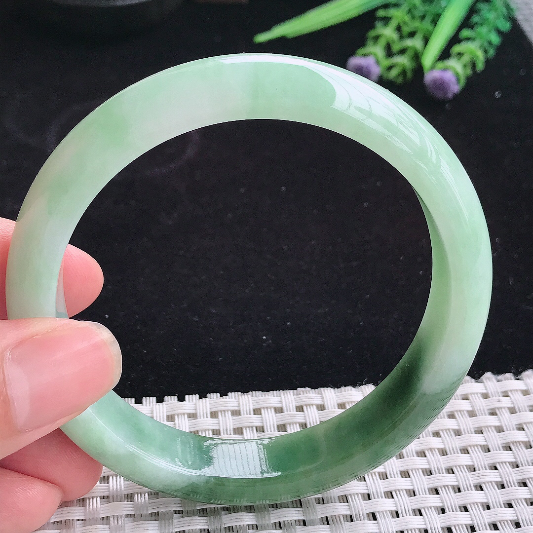 实拍A货翡翠61/13.4/8.5大圈口老坑精美满色半山半水手镯宽边玉手镯