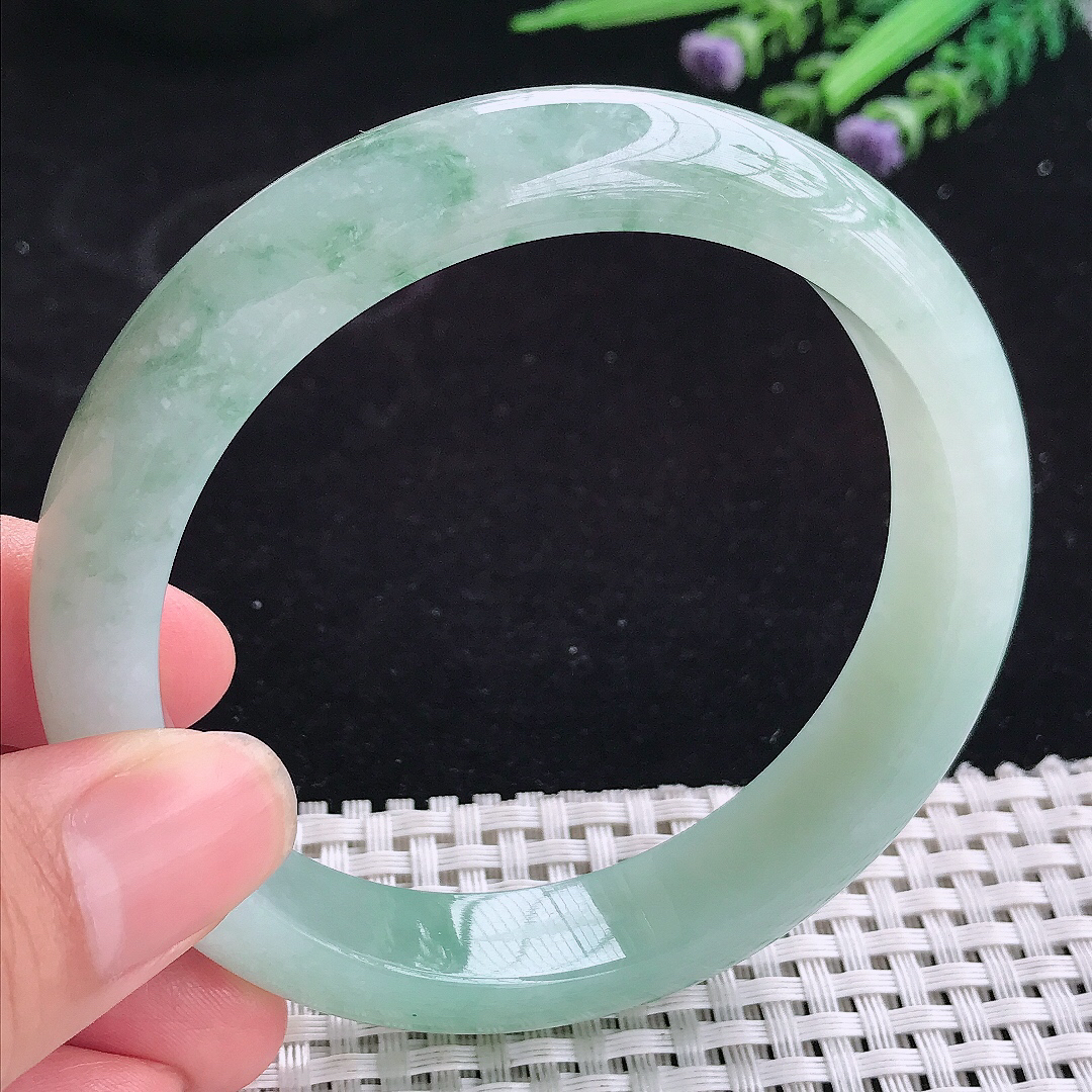 实拍A货翡翠62/13.4/8.8大圈口平安镯老坑精美冰润飘花手镯宽边玉手镯