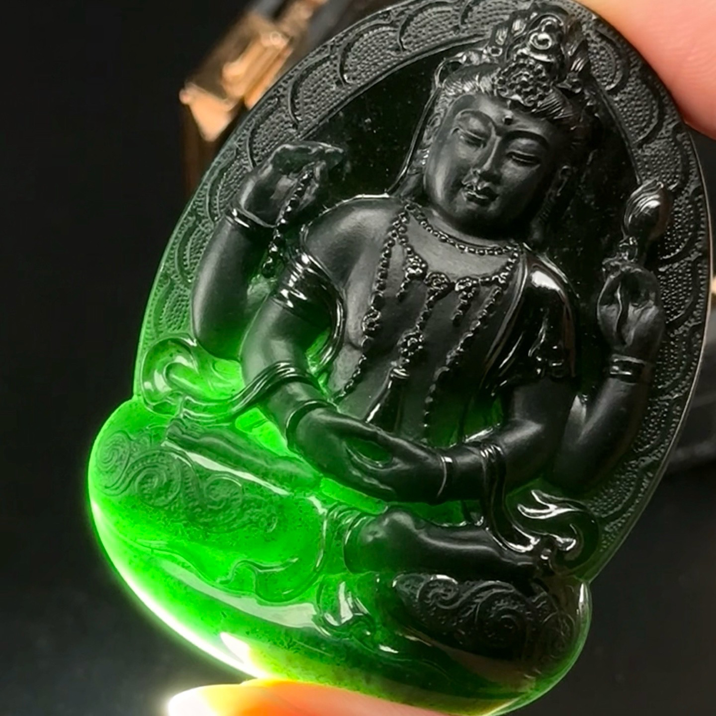 精品墨翠观音 种好色正 黑度极好 打灯通透 油性十足 厚桩大气 尺寸56.6