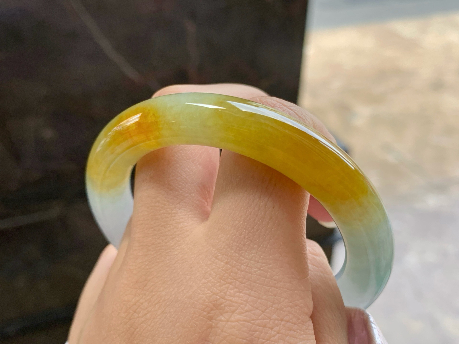 54-10.5

黄翡圆条手镯^_^颜色鲜艳